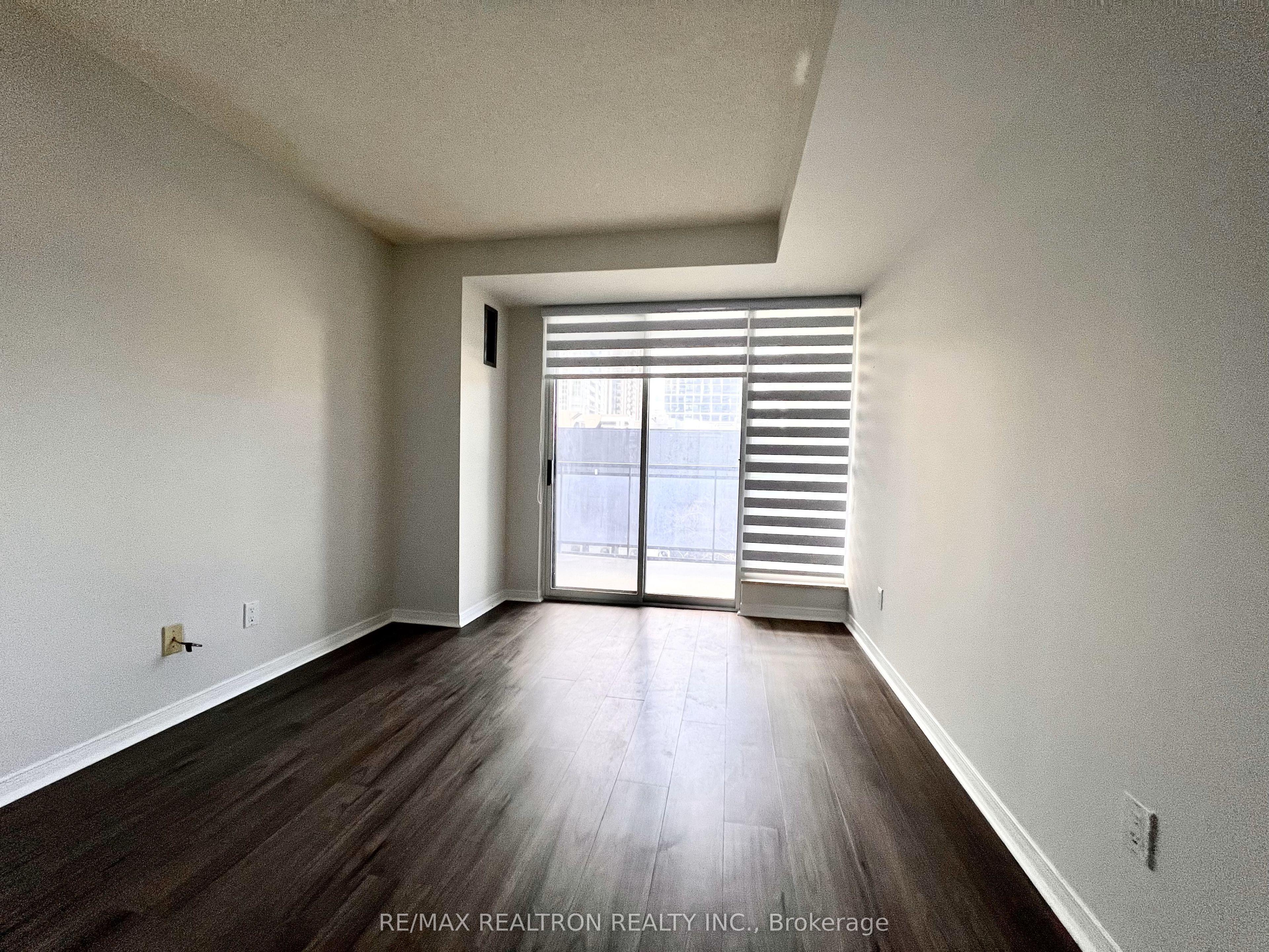18 Hollywood Avenue N 407 Property Photo 24