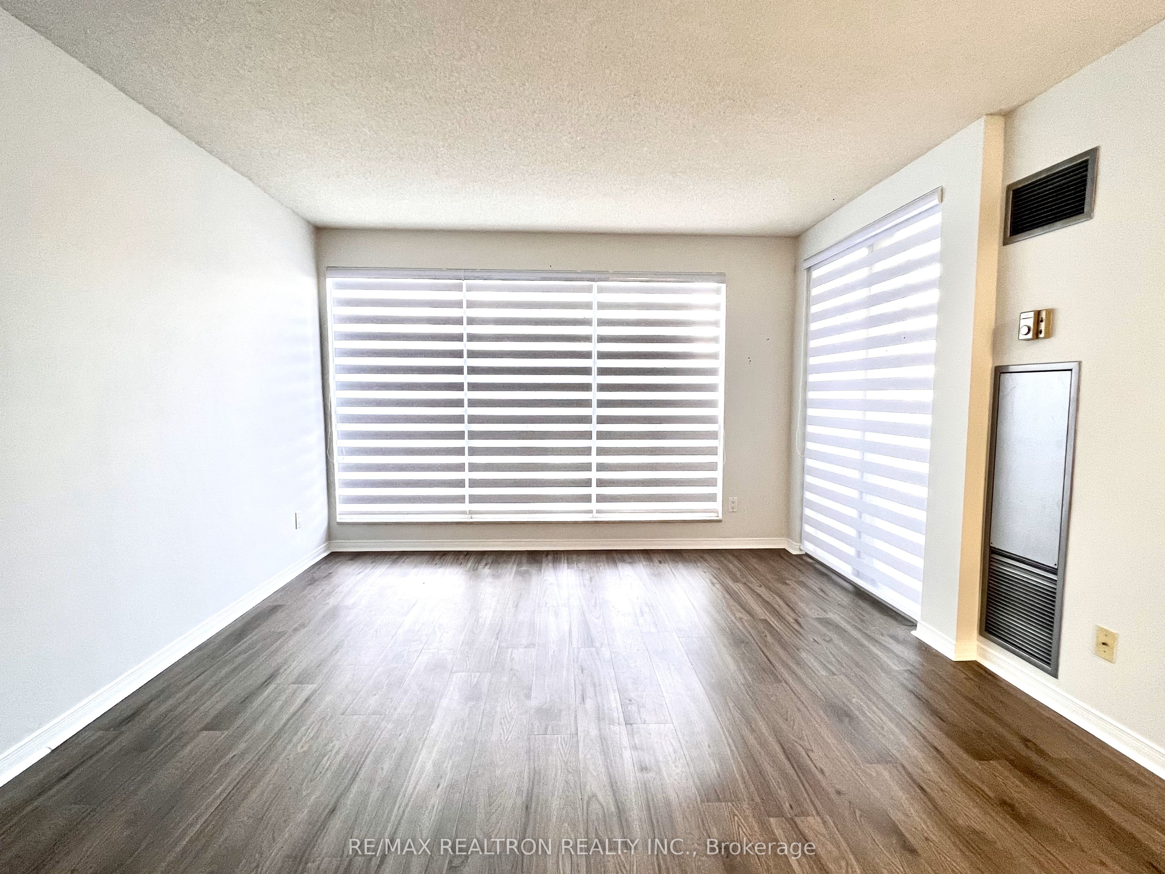 18 Hollywood Avenue N 407 Property Photo 25