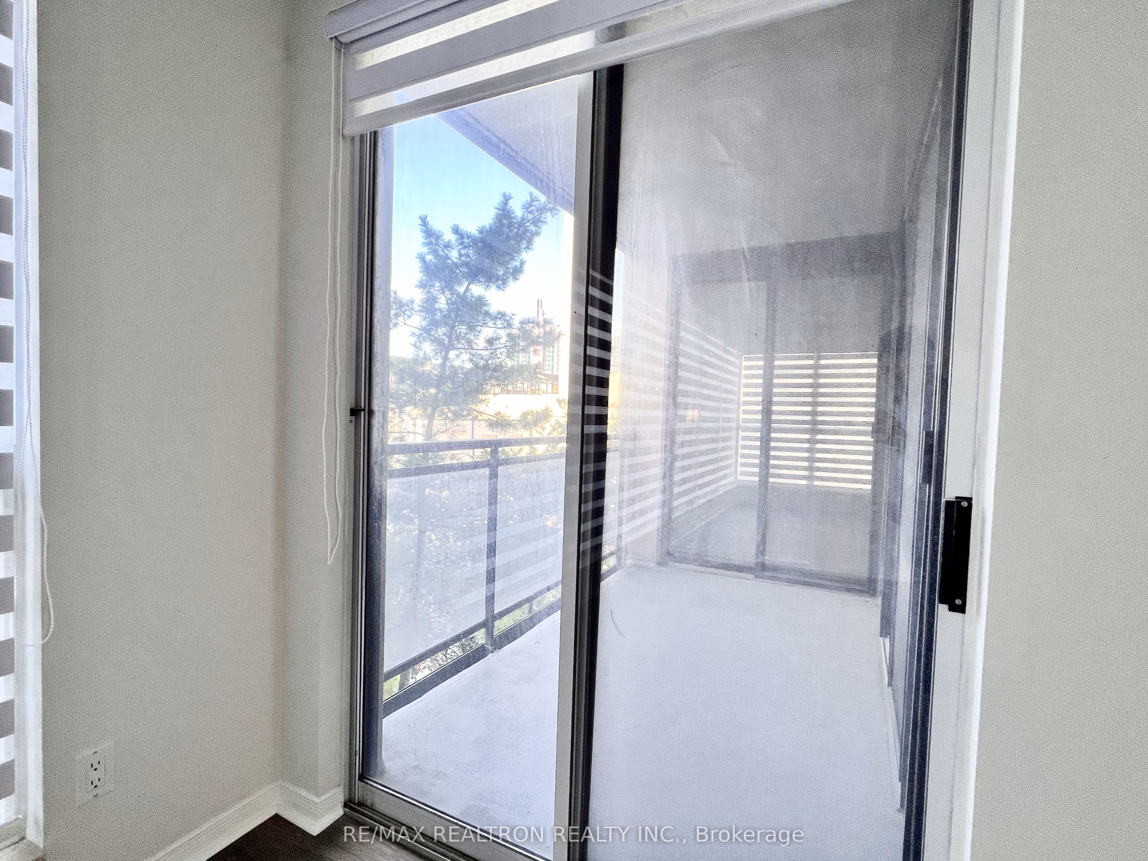 18 Hollywood Avenue N 407 Property Photo 28