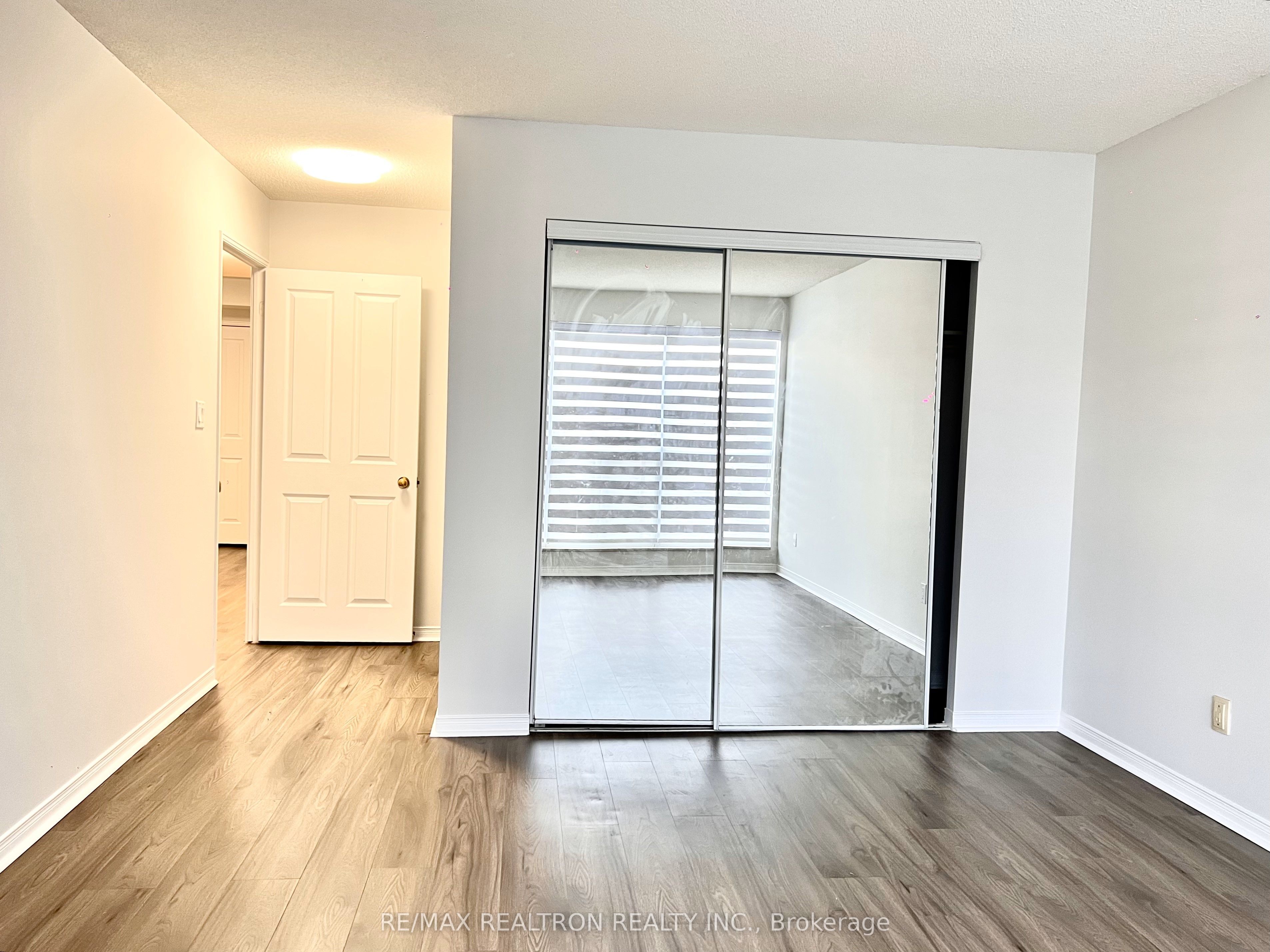 18 Hollywood Avenue N 407 Property Photo 30