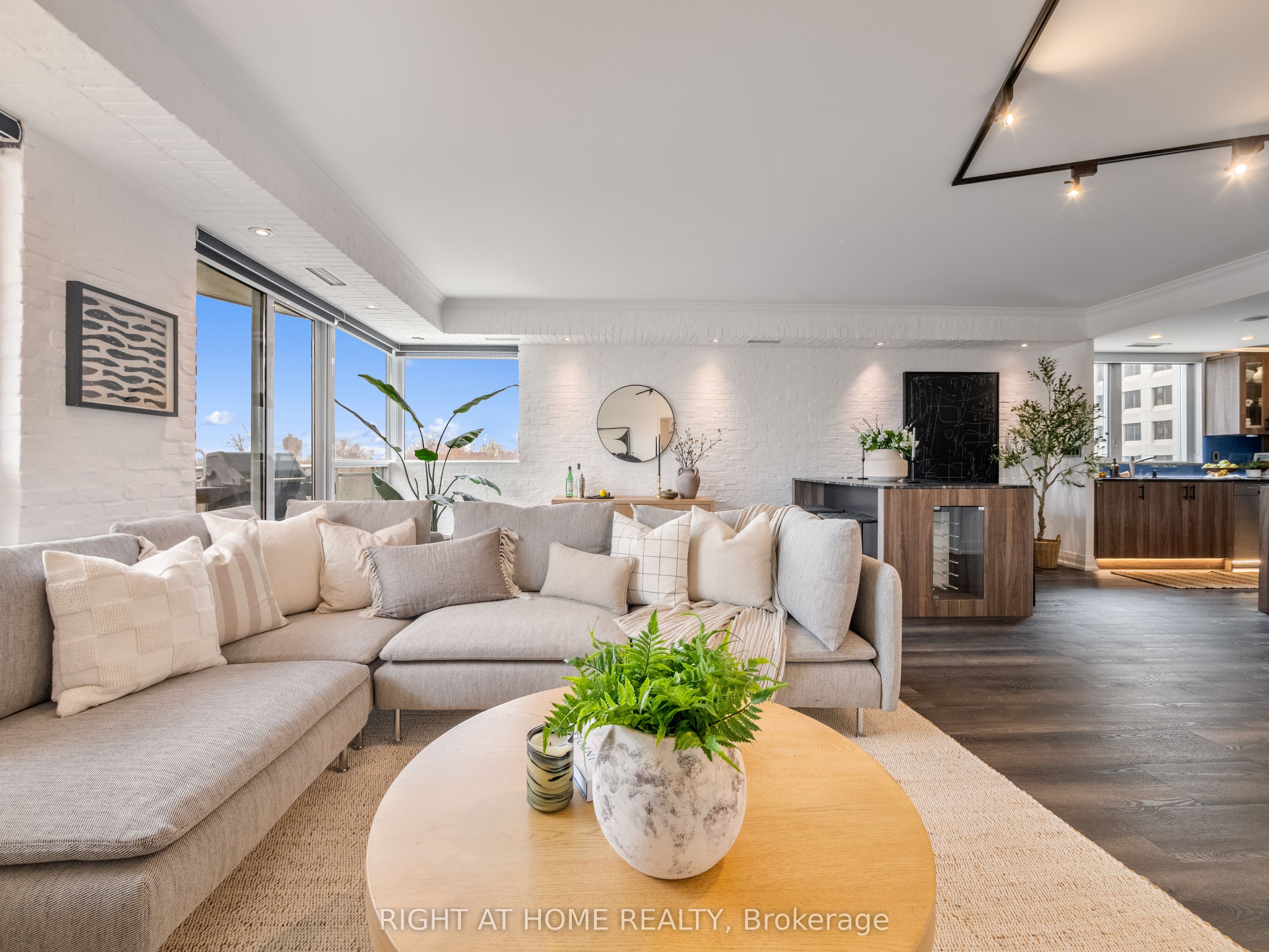 #705 - 1430 Yonge Street Property Photo 1