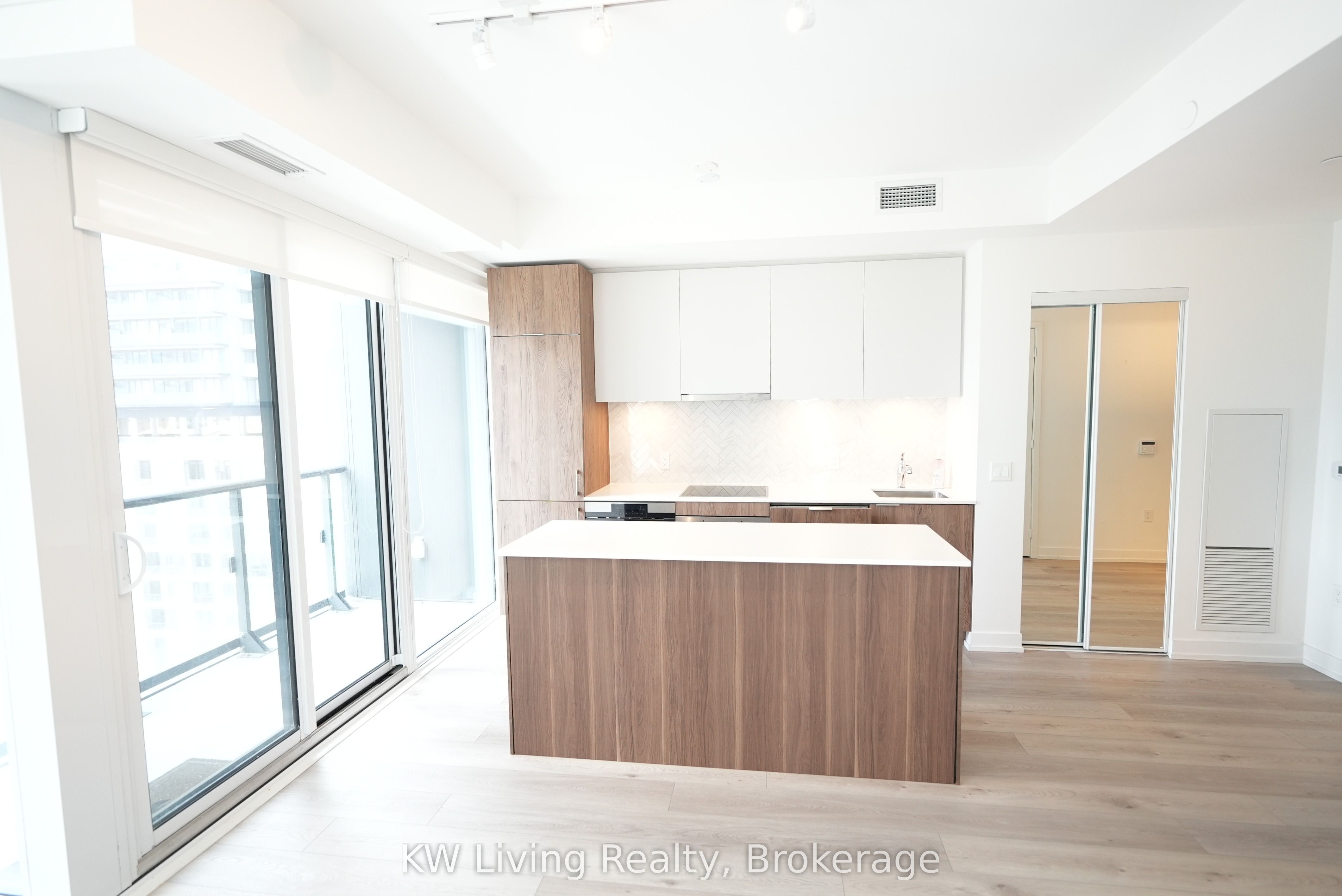 #1213 - 158 Front Street Property Photo 1