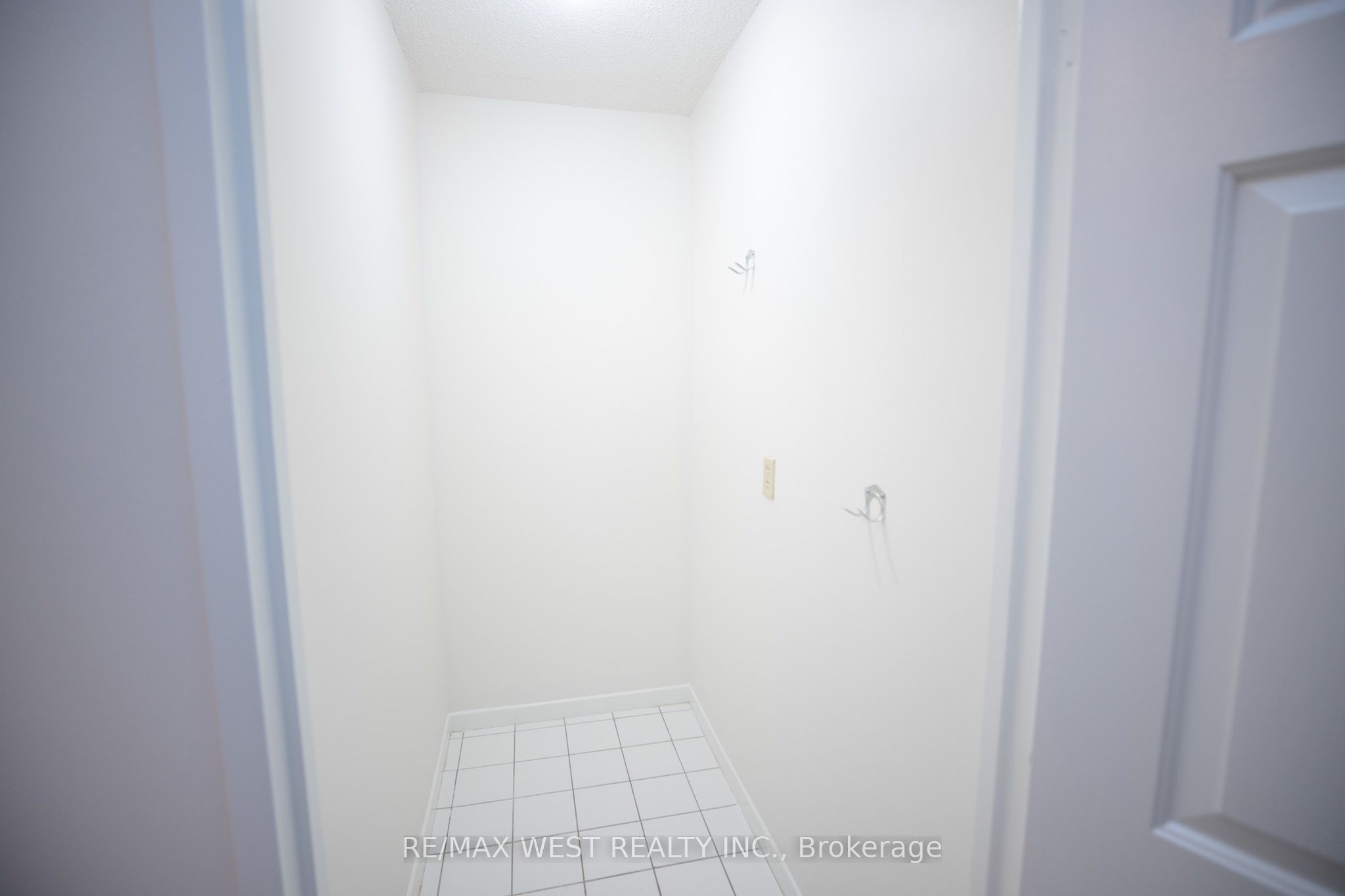 10 Torresdale Avenue 1701 Property Photo 9