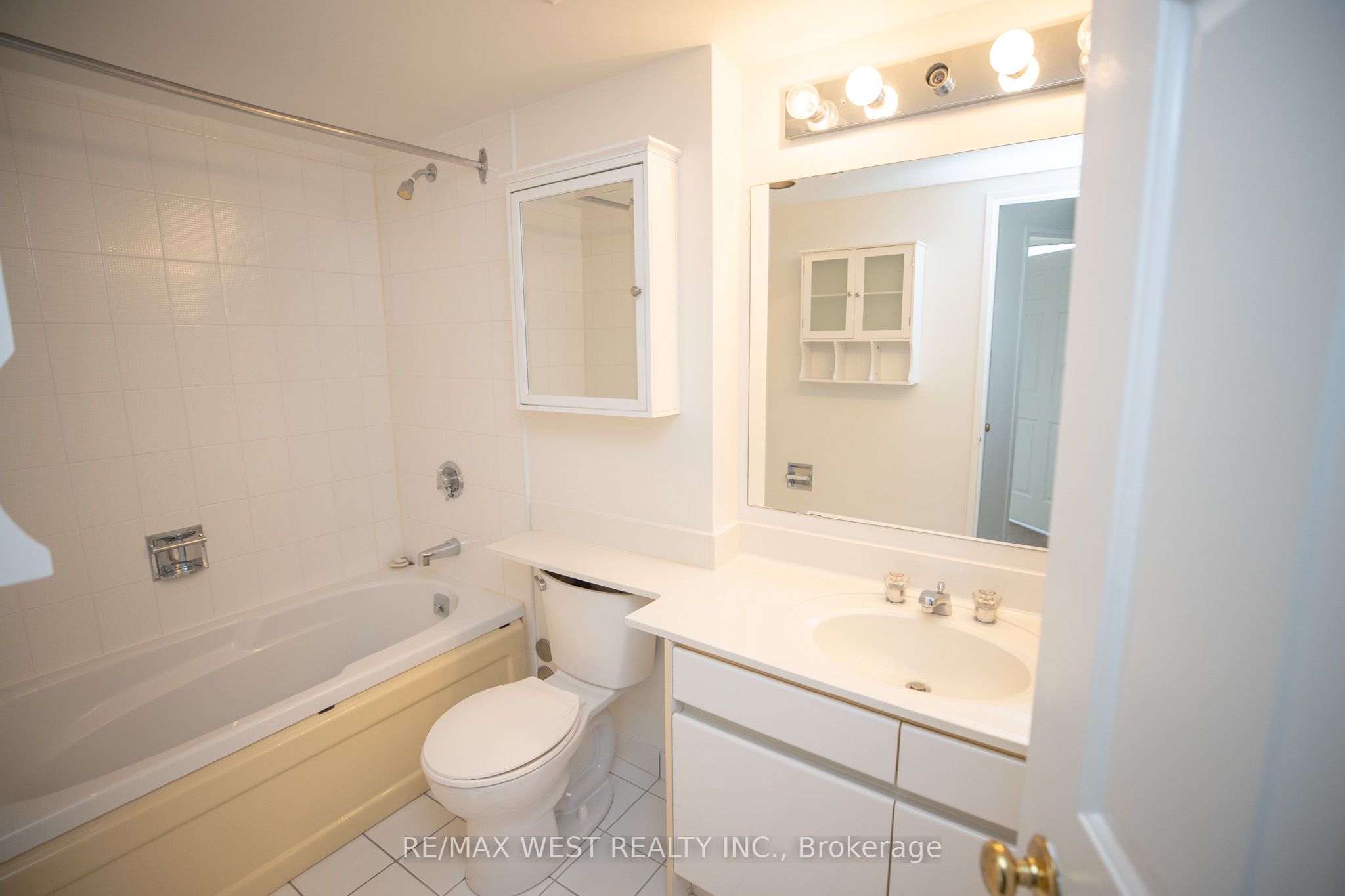 10 Torresdale Avenue 1701 Property Photo 28