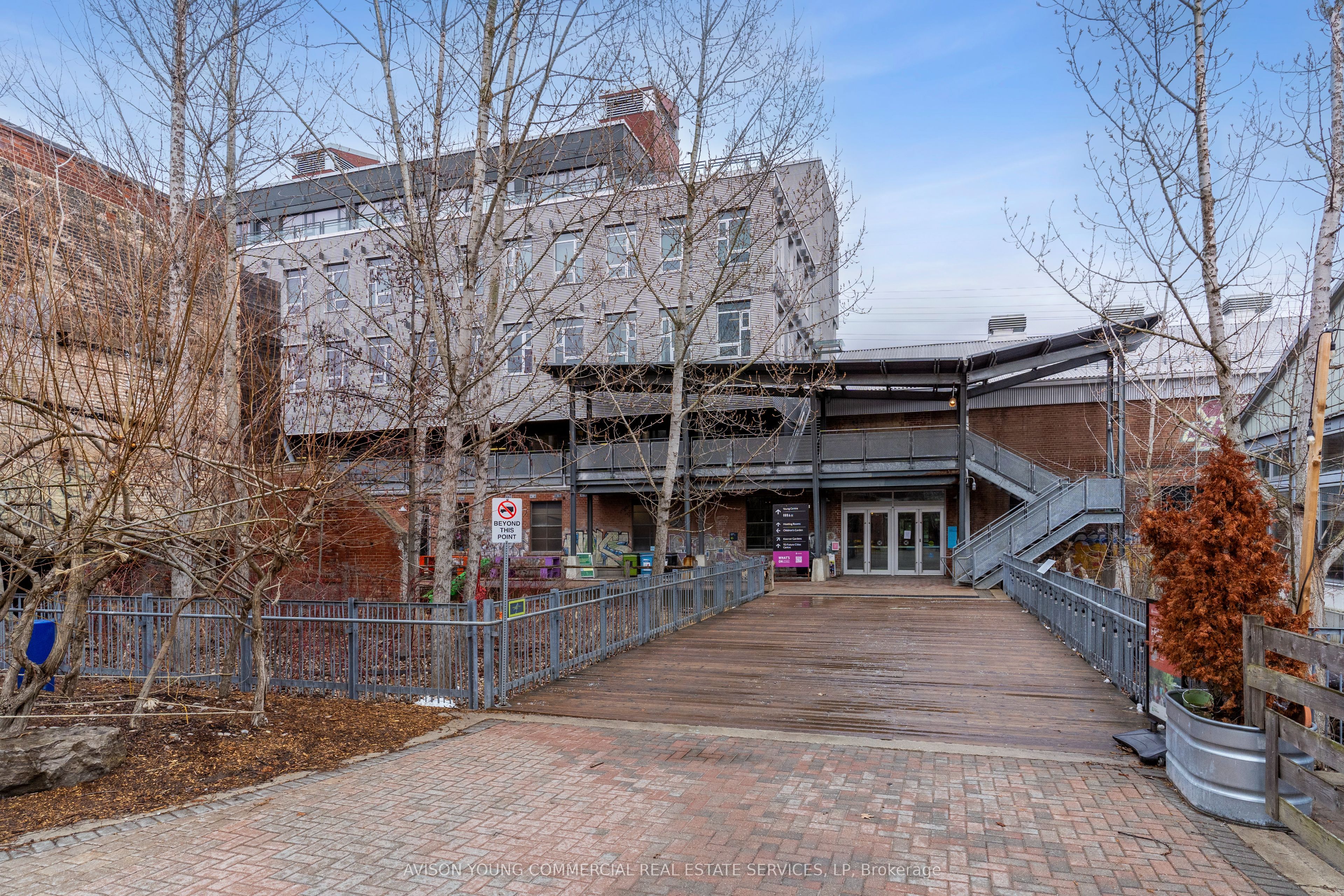 #402 - 550 Bayview Avenue Property Photo 3