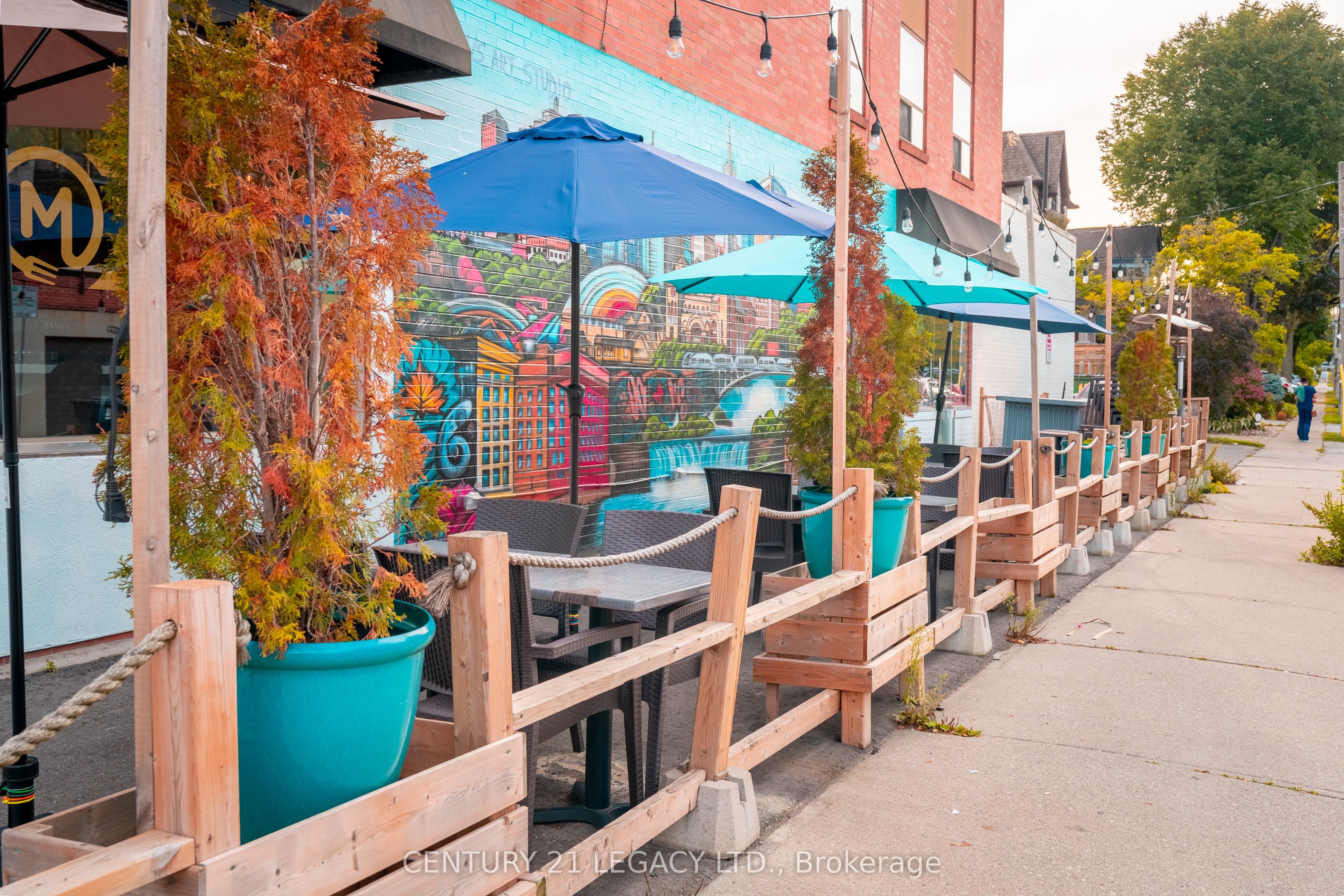 2590 Yonge Street Property Photo 2