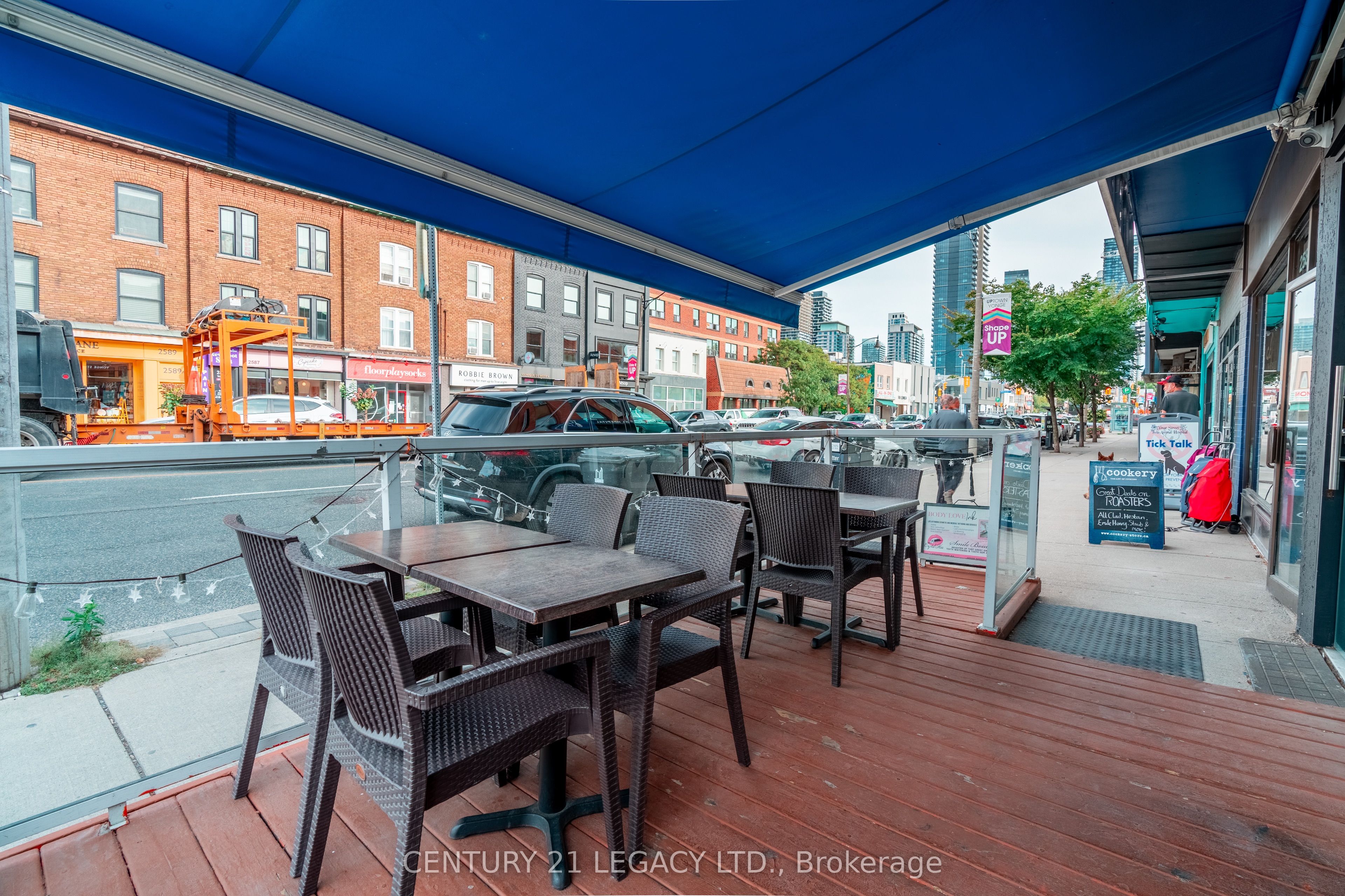 2590 Yonge Street Property Photo 4