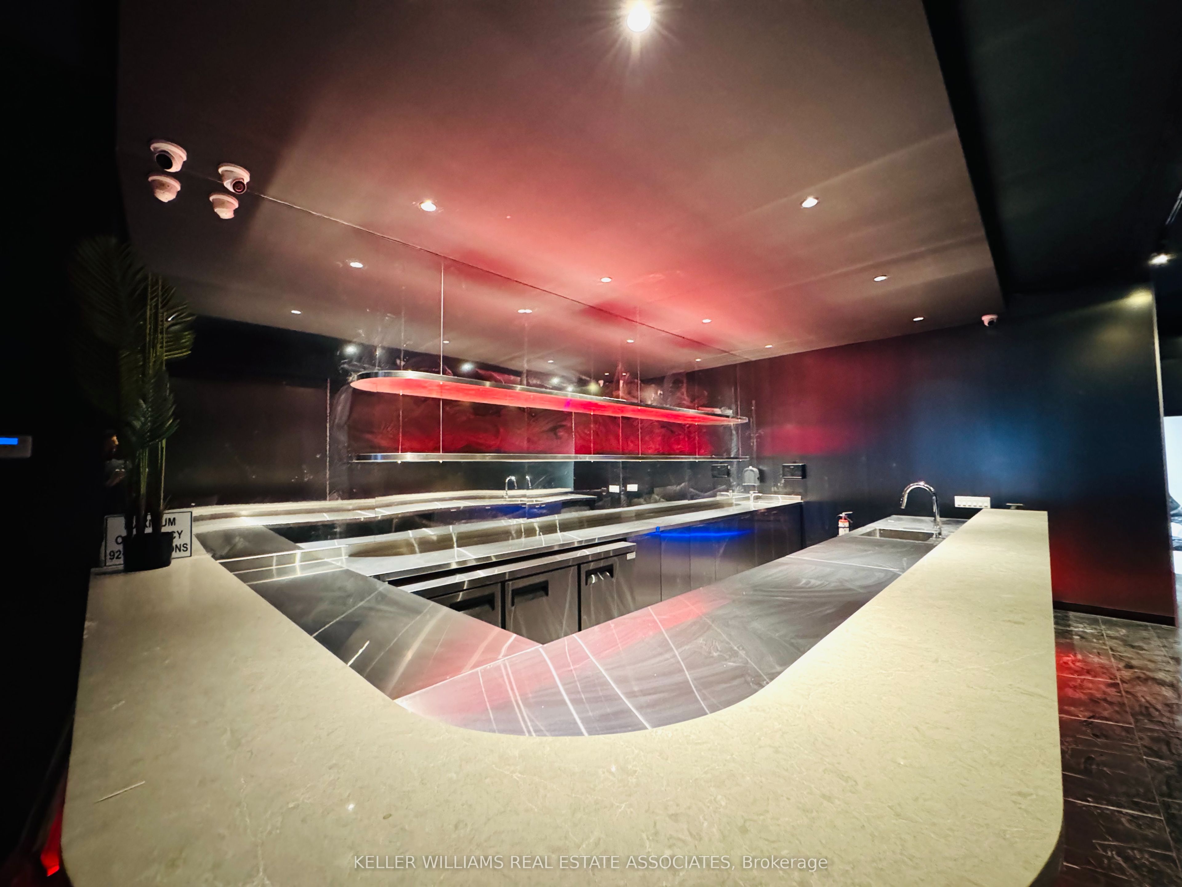 560 Queen Street Property Photo 6
