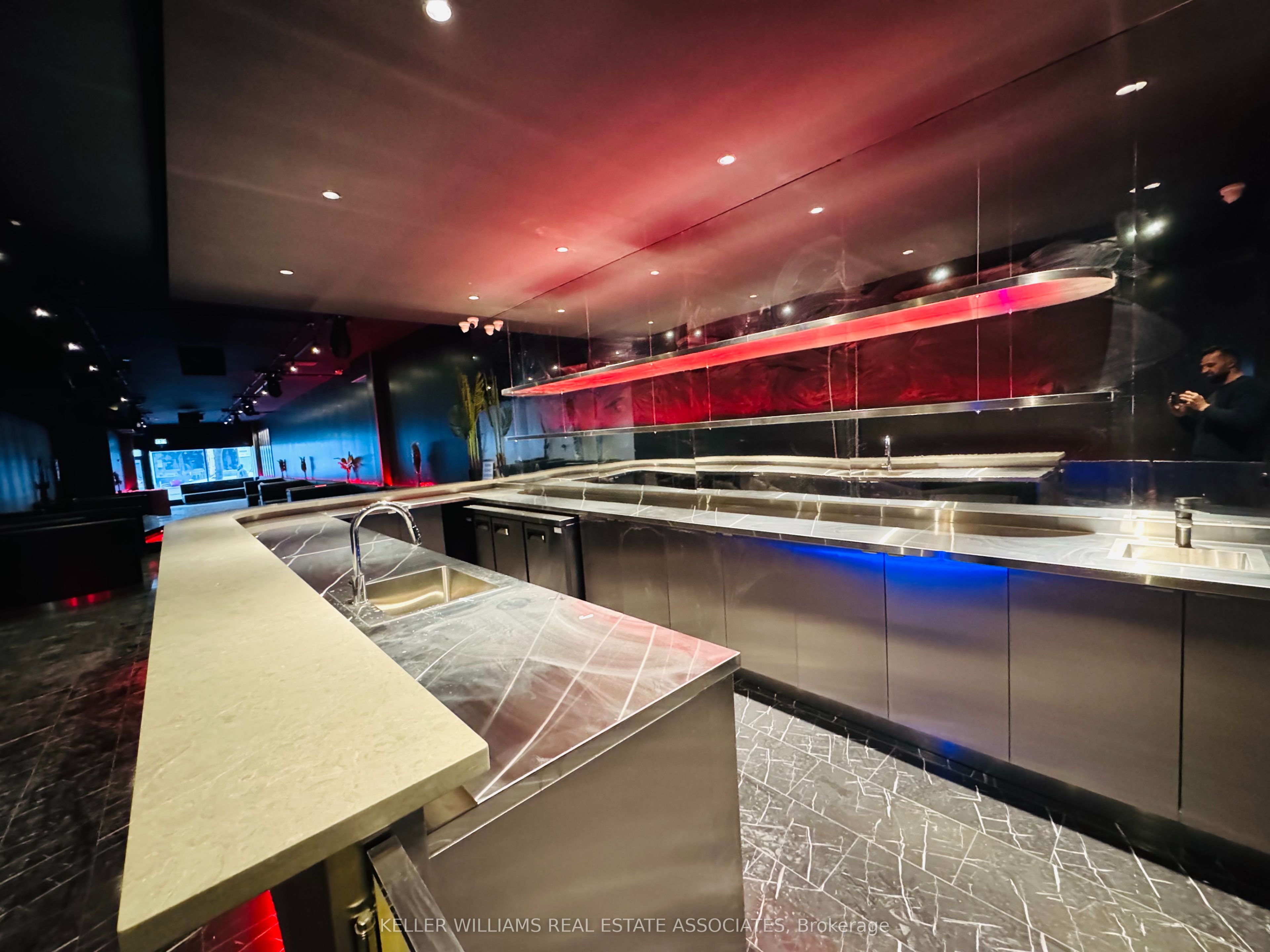 560 Queen Street Property Photo 13