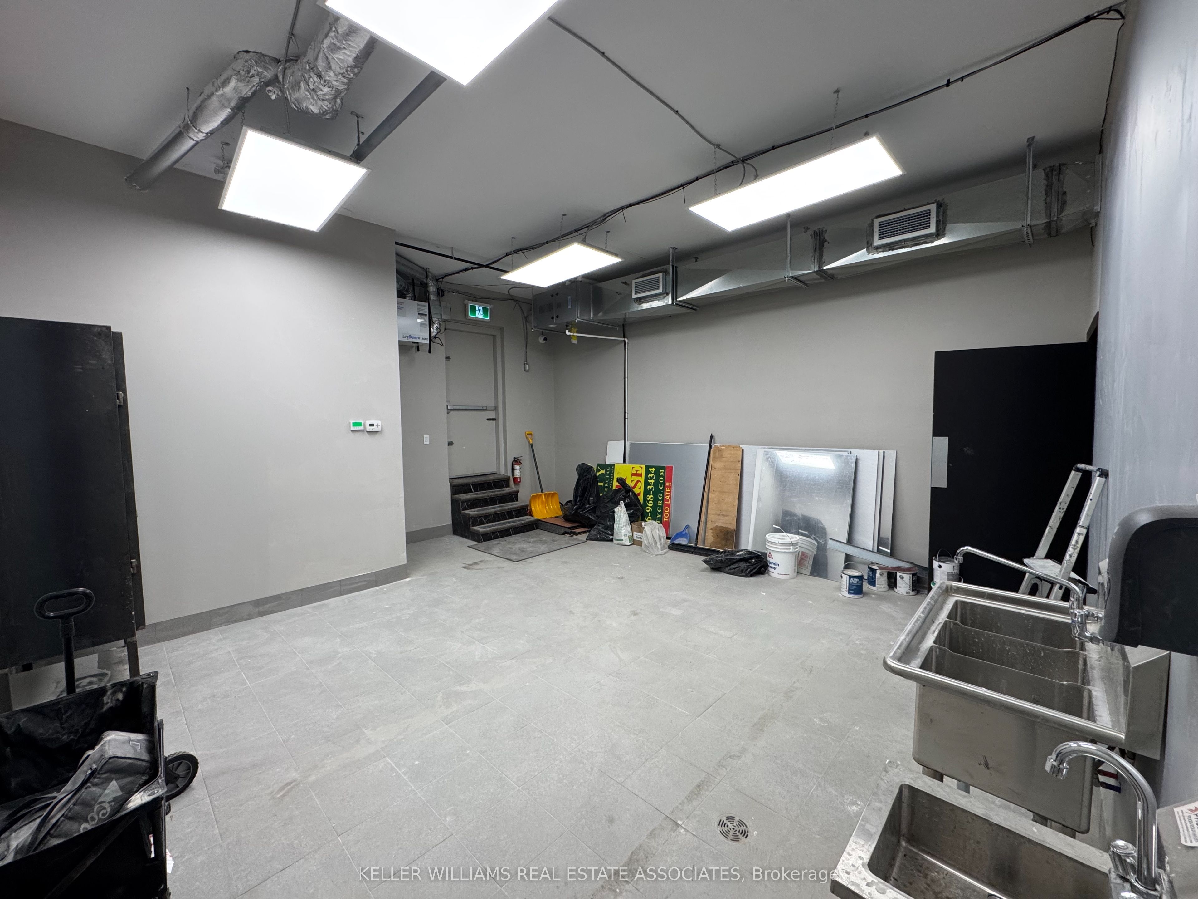 560 Queen Street Property Photo 15