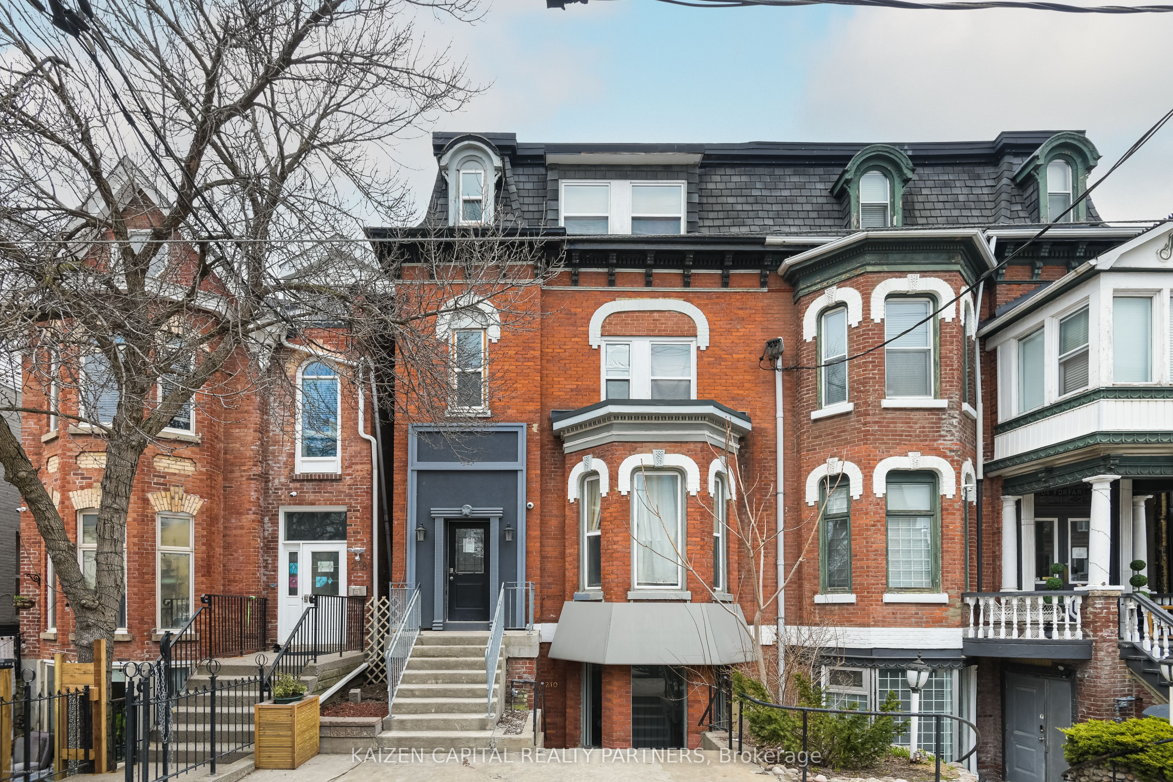 210 Carlton Street Property Photo 1