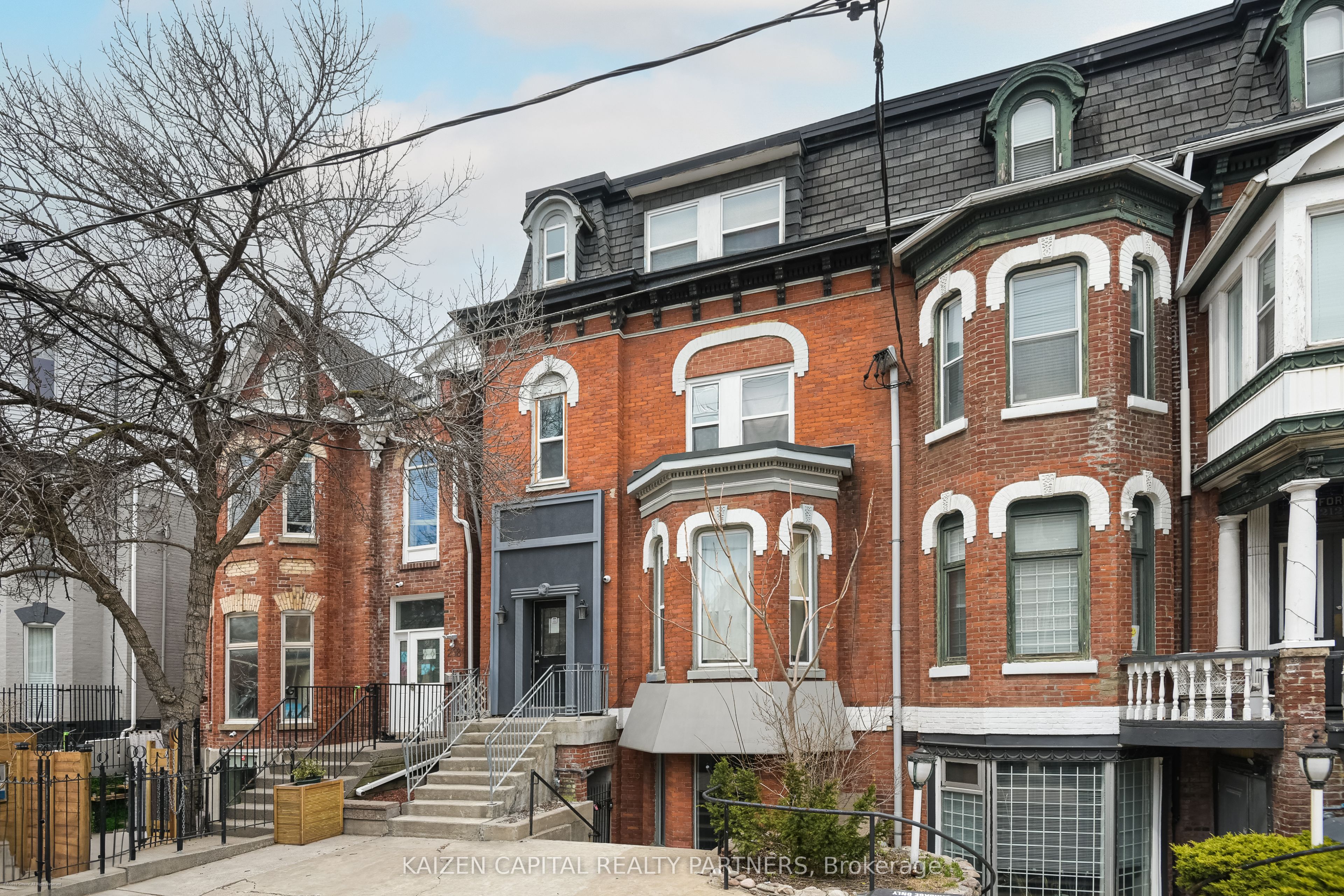 210 Carlton Street Property Photo 2