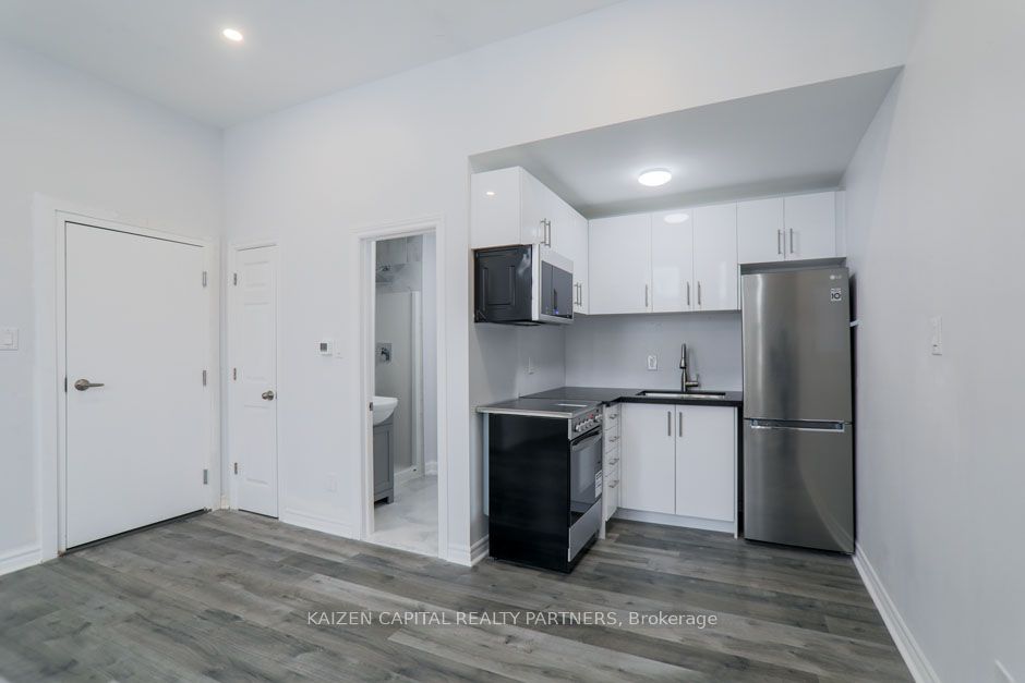 210 Carlton Street Property Photo 5