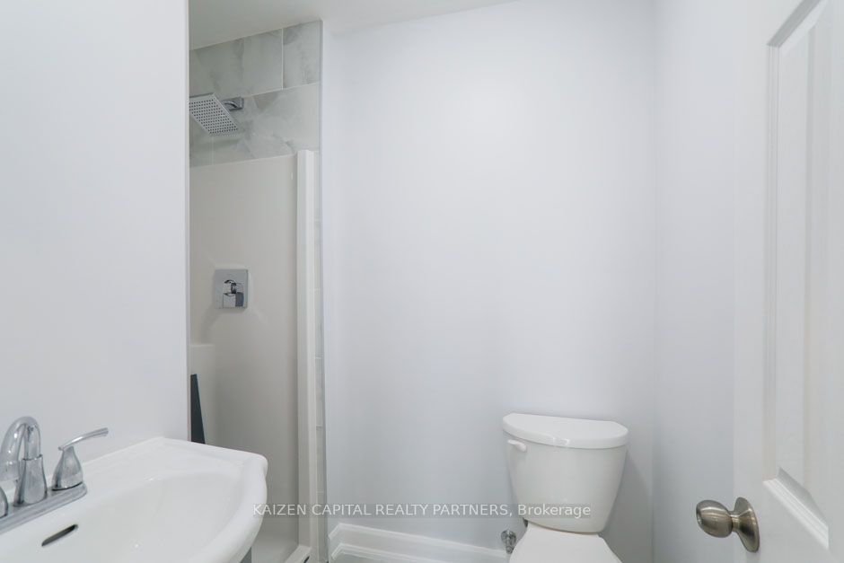 210 Carlton Street Property Photo 7