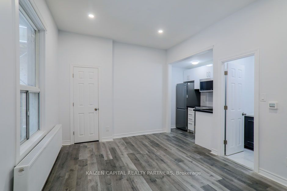210 Carlton Street Property Photo 8