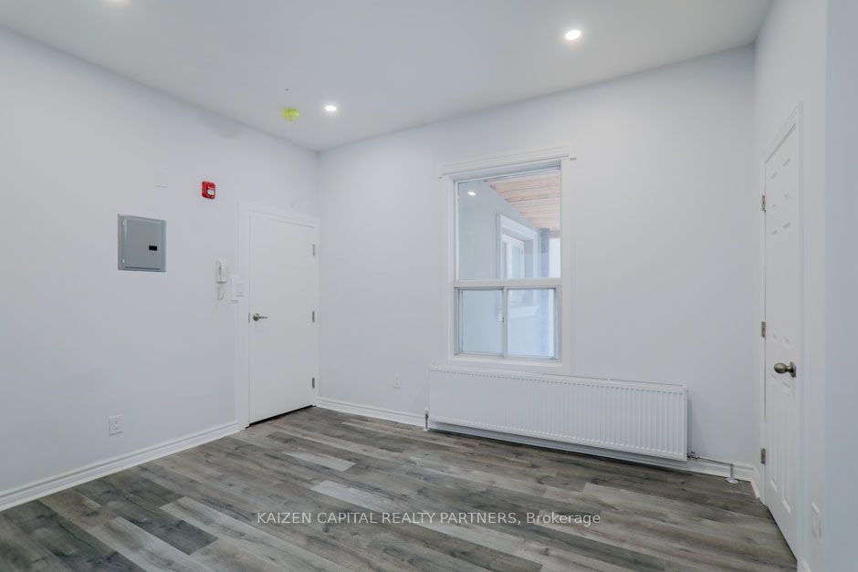 210 Carlton Street Property Photo 9