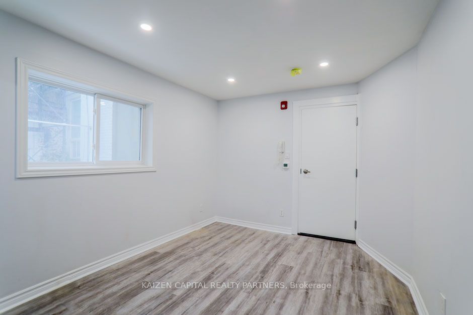 210 Carlton Street Property Photo 14