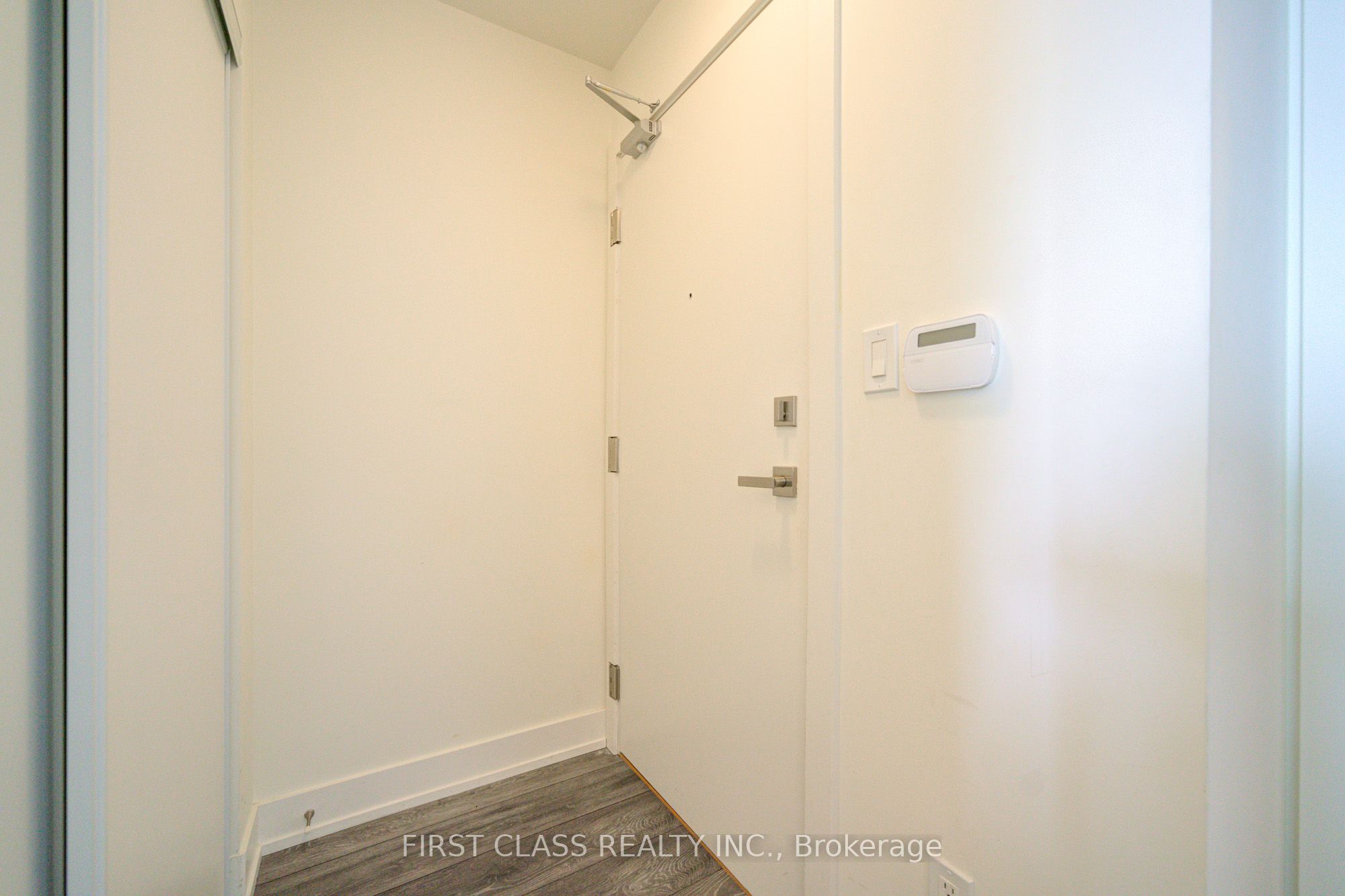 180 Fairview Mall Drive 1601 Property Photo 4
