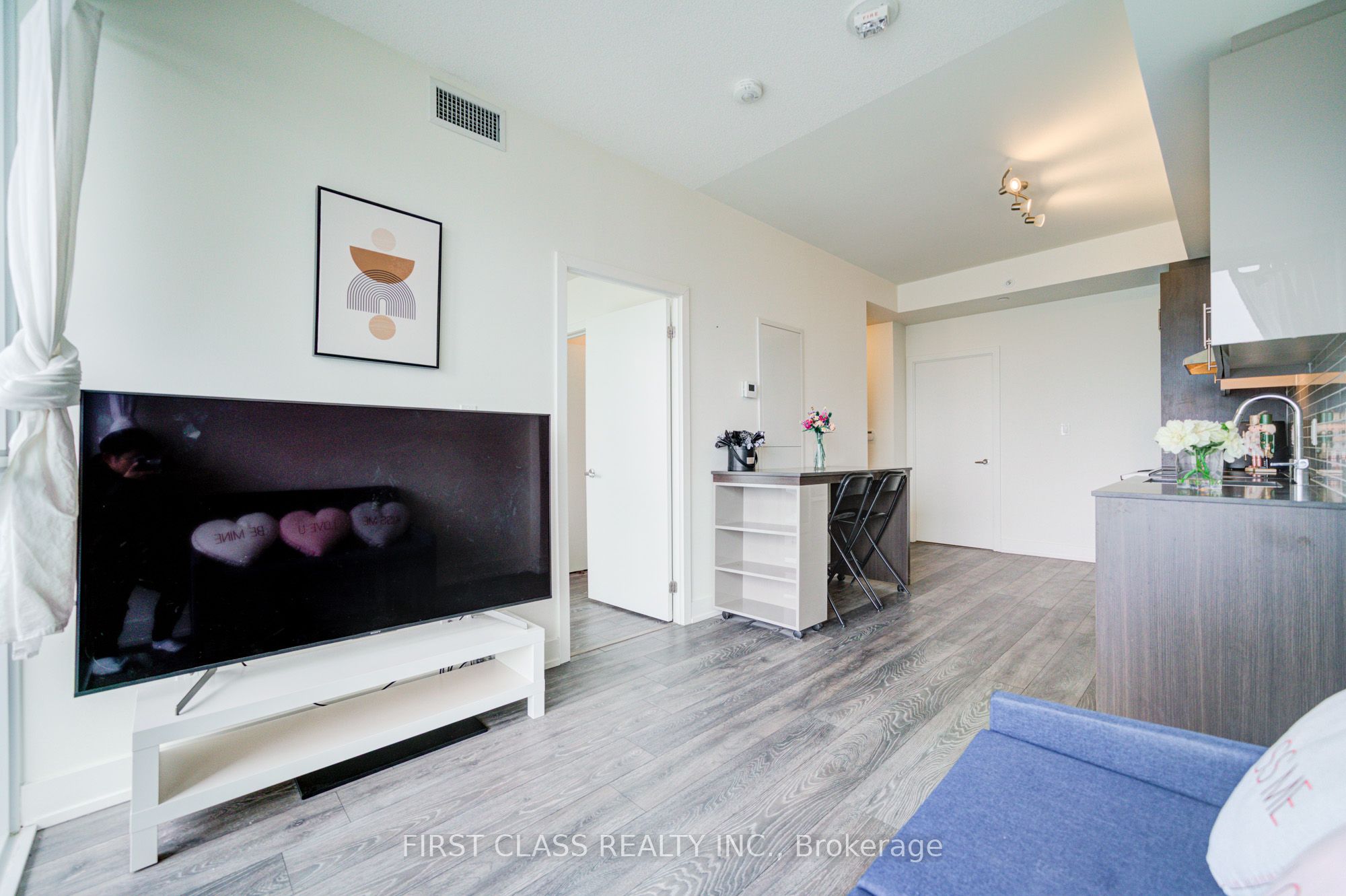 180 Fairview Mall Drive 1601 Property Photo 13