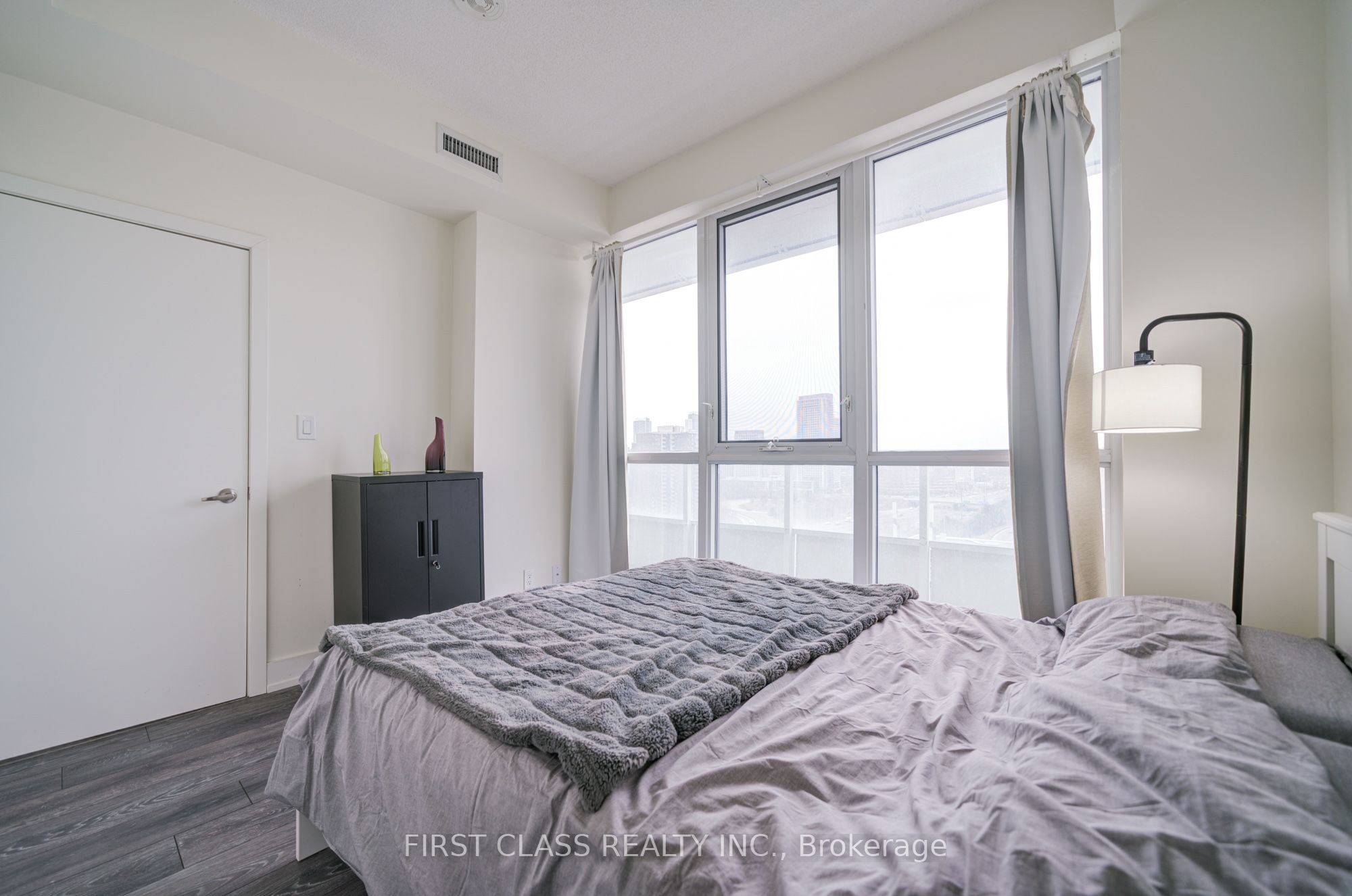 180 Fairview Mall Drive 1601 Property Photo 17