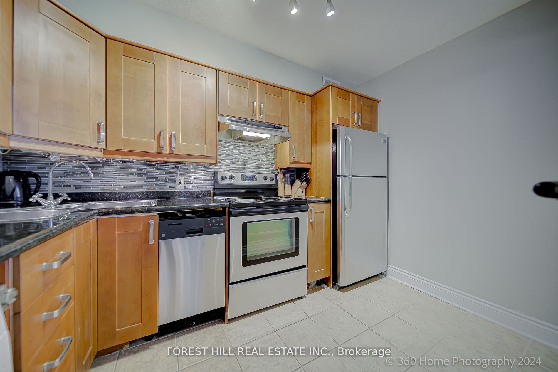5949 Yonge Street 803 Property Photo 5