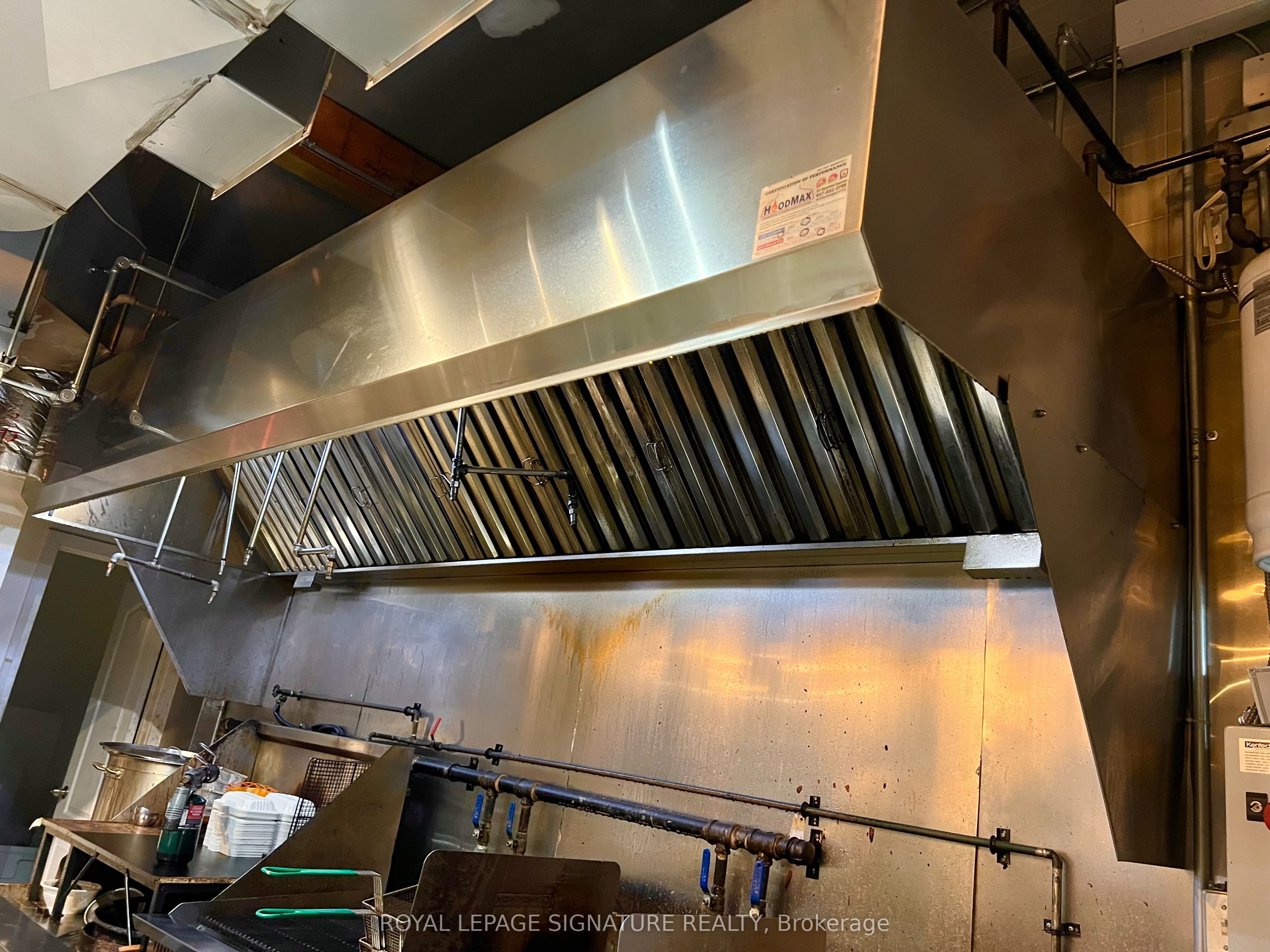 639 Yonge Street Property Photo 16