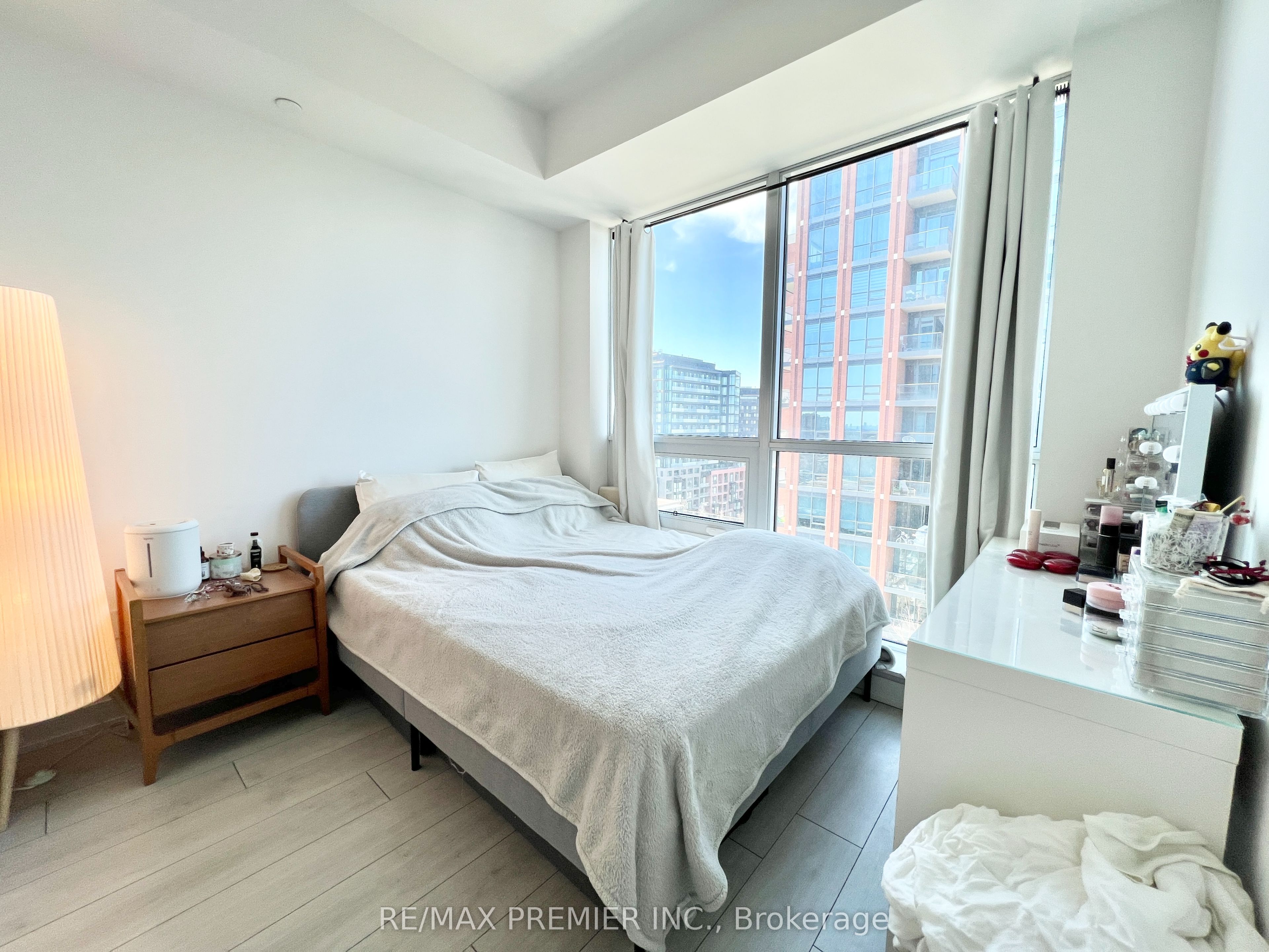 31 Tippet Road 1207 Property Photo 8