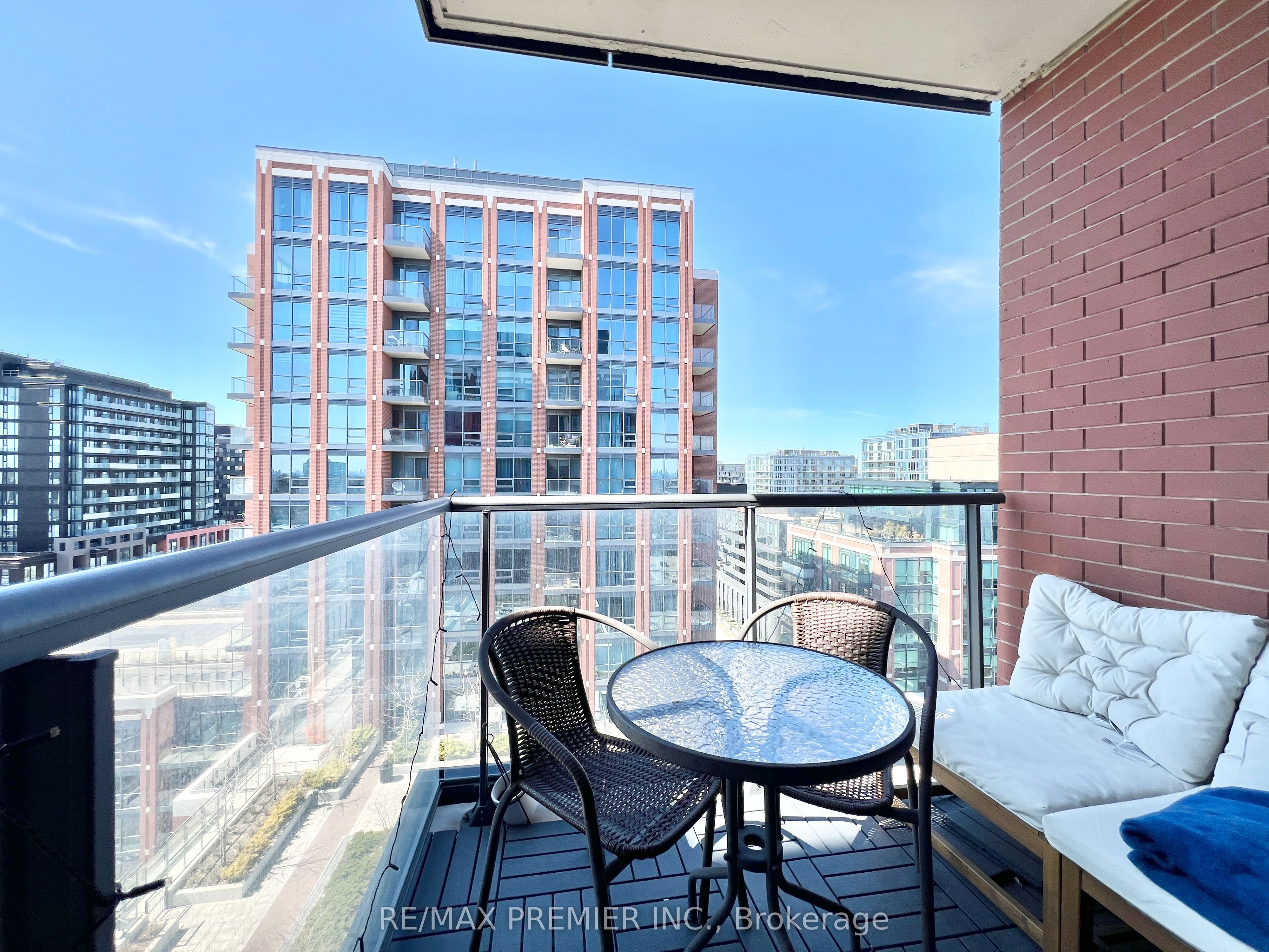 31 Tippet Road 1207 Property Photo 10