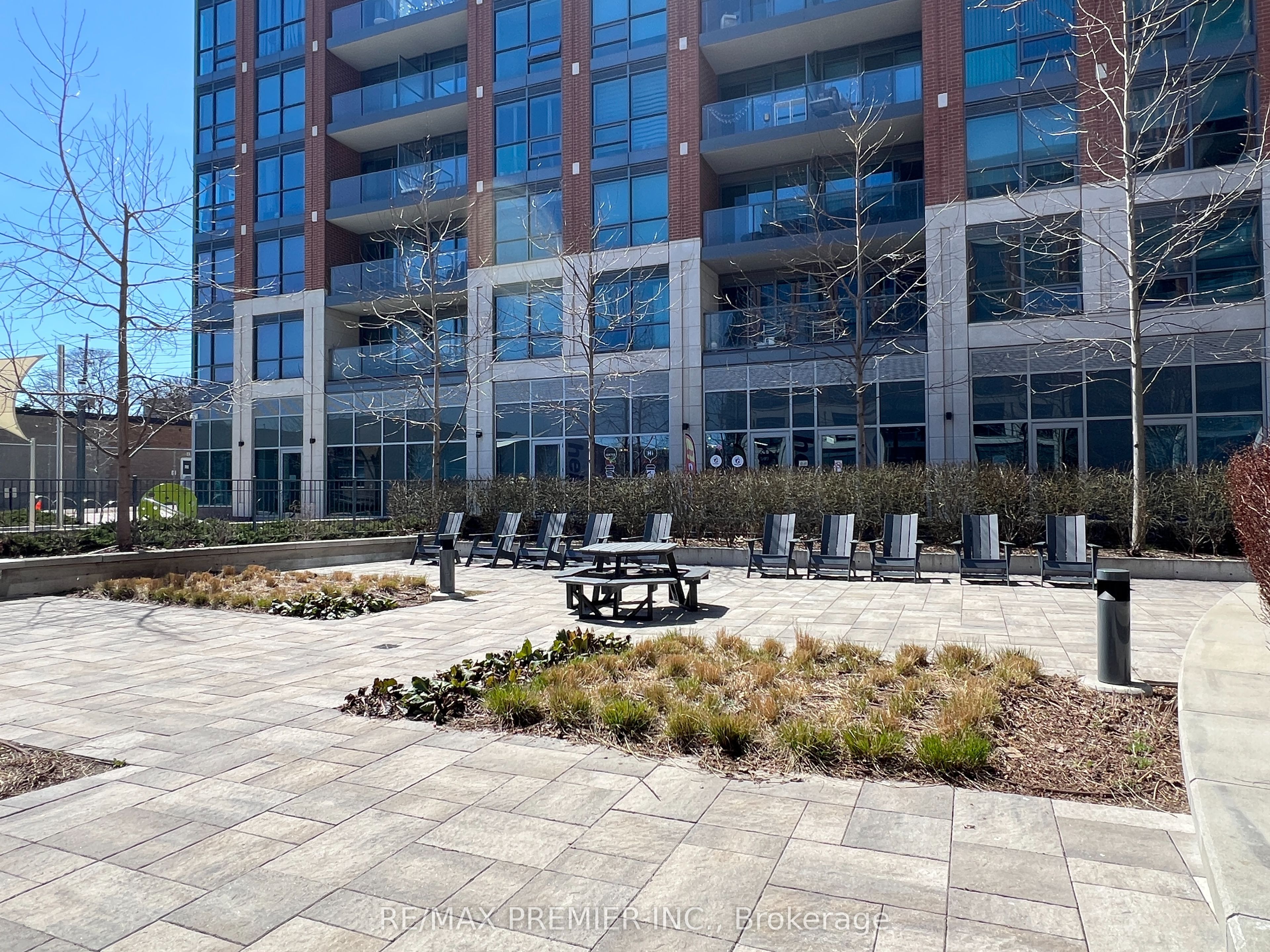 31 Tippet Road 1207 Property Photo 11