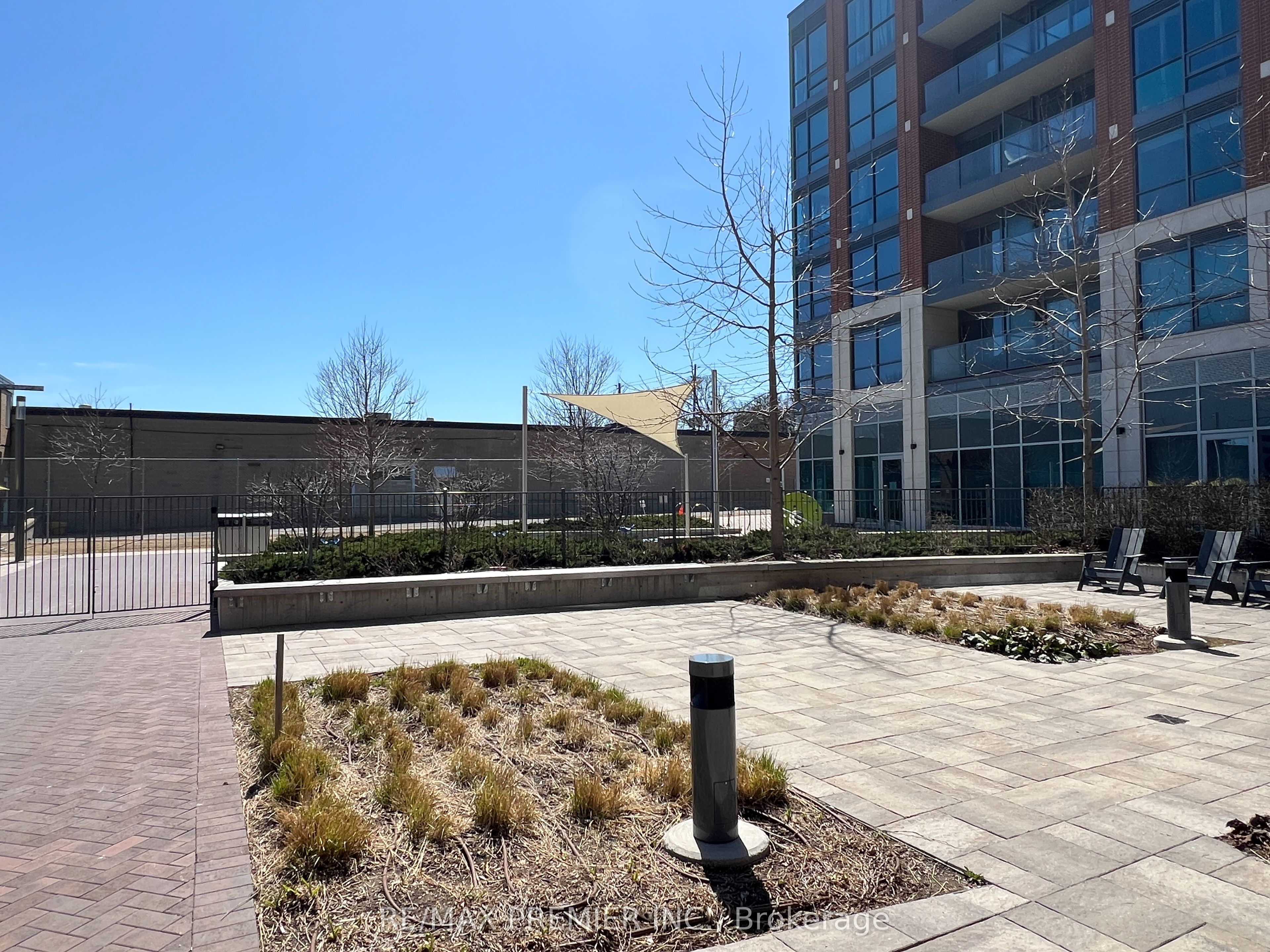 31 Tippet Road 1207 Property Photo 12