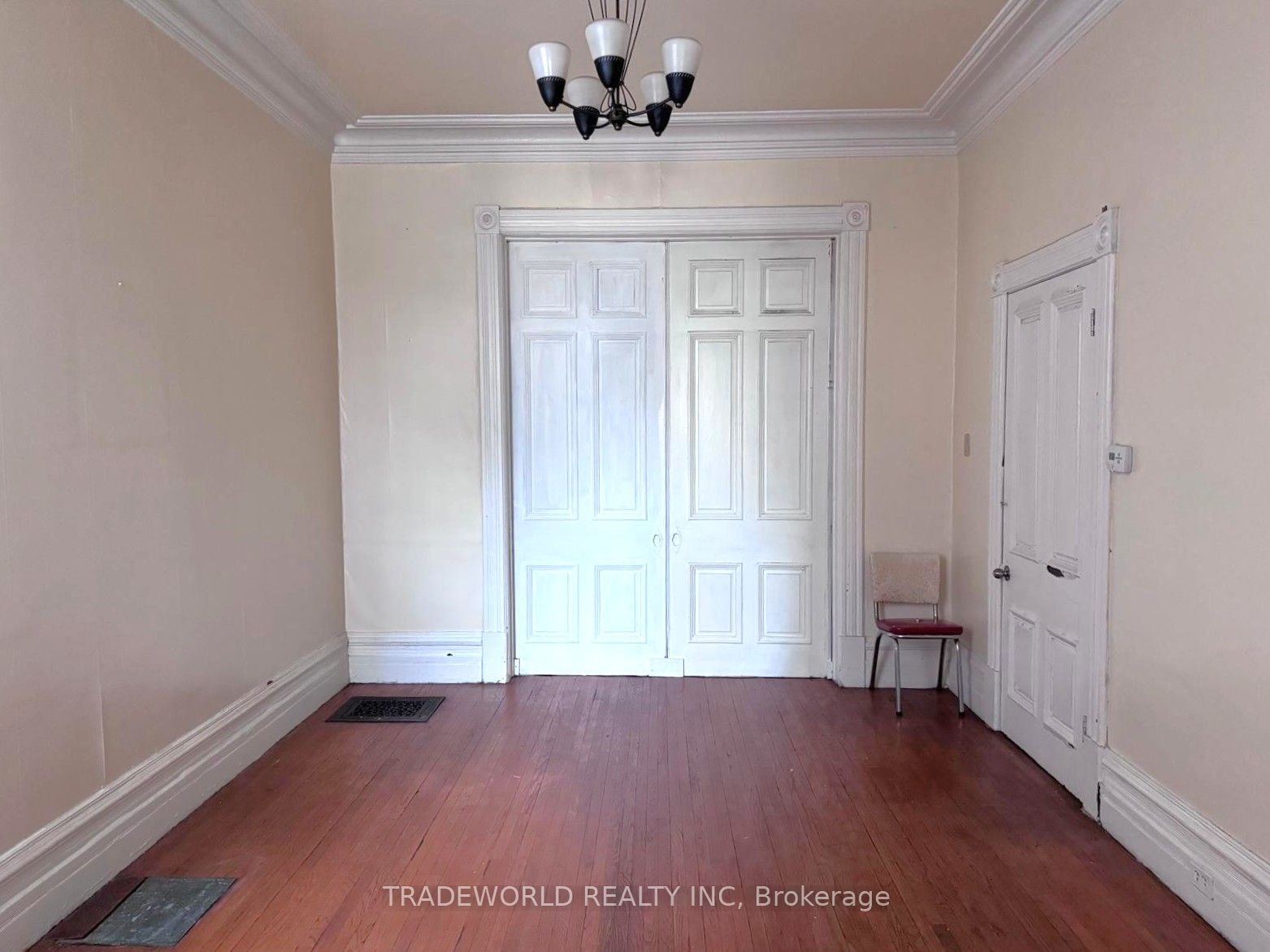 #room #5 - 59 Cecil Street Property Photo 4