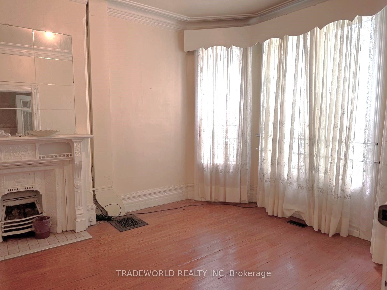 #room #6 - 59 Cecil Street Property Photo 3