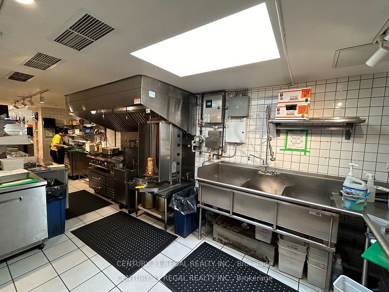 2313 Yonge Street Property Photo 5