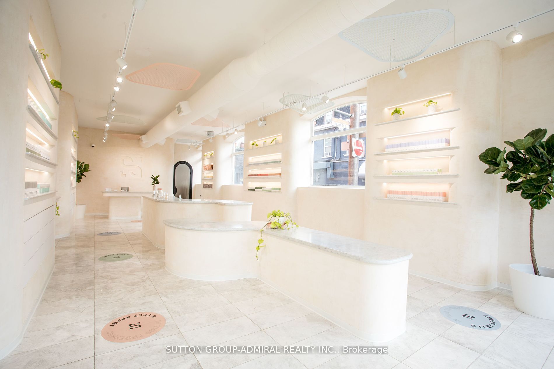 #1 - 652 Queen Street Property Photo 4