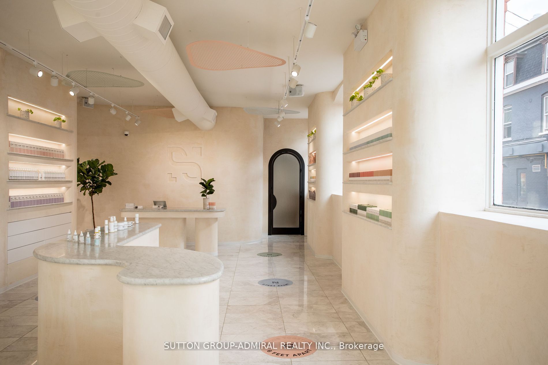 #1 - 652 Queen Street Property Photo 6
