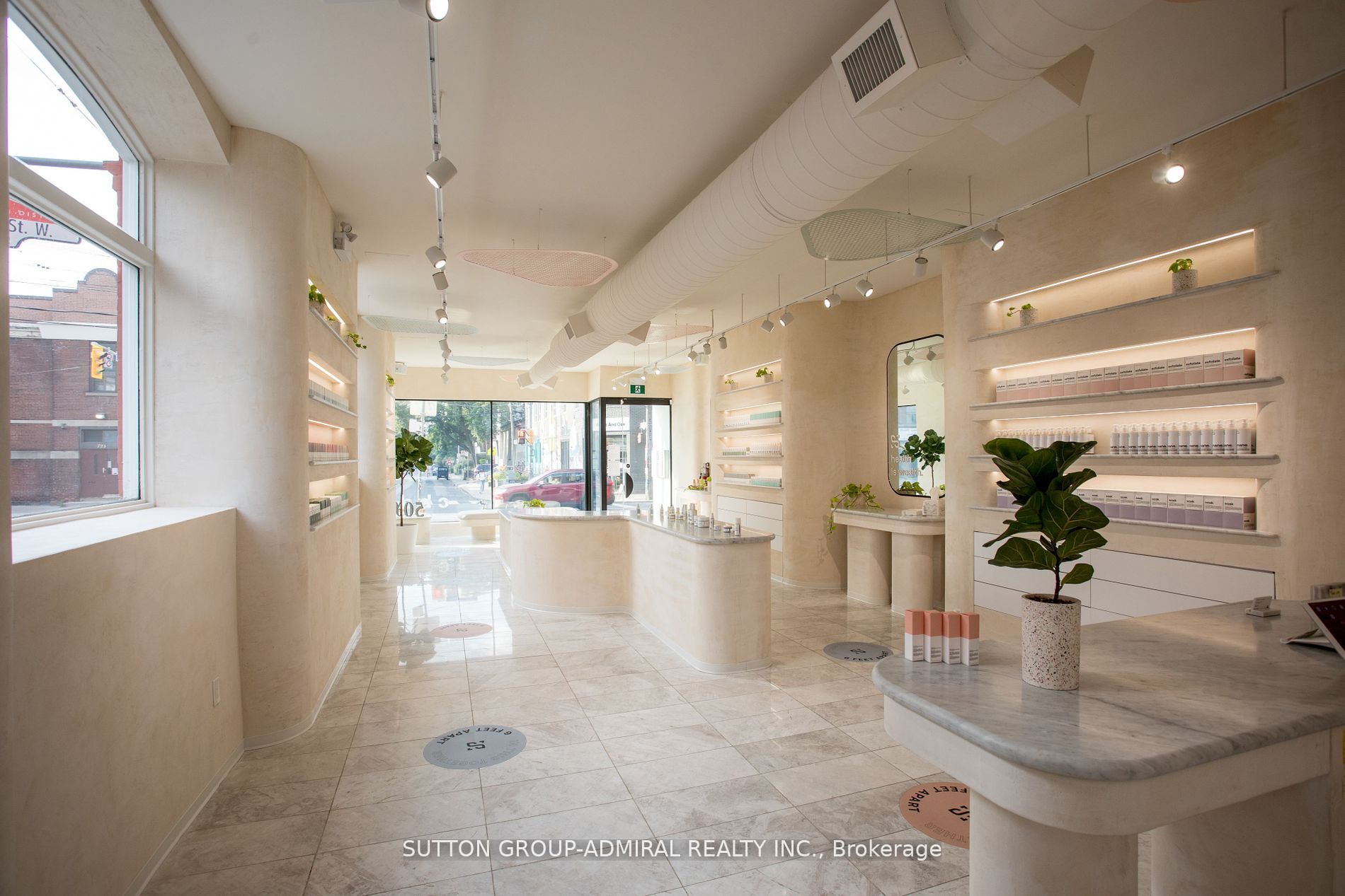#1 - 652 Queen Street Property Photo 7
