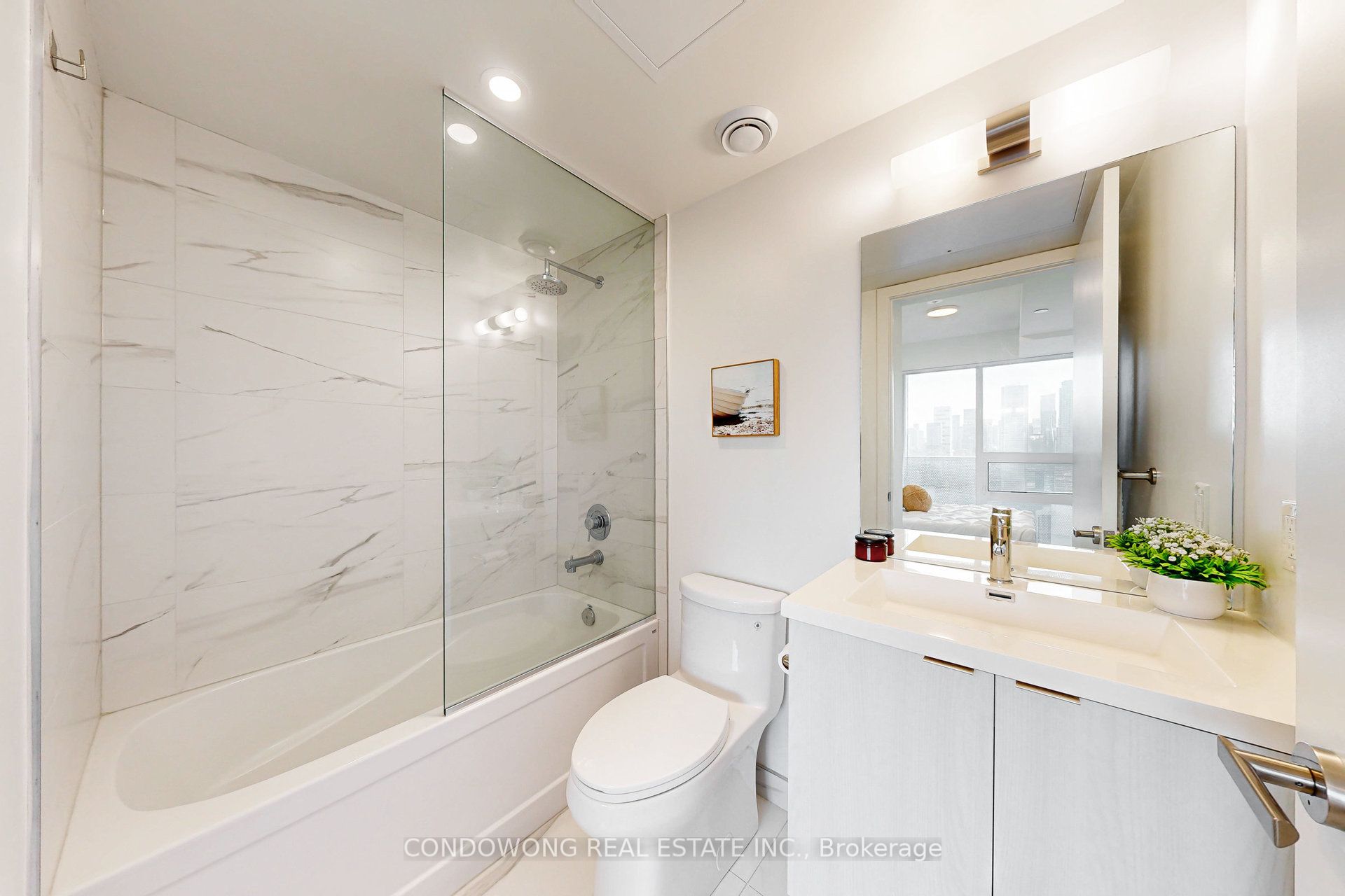 #2101 - 138 Downes Street Property Photo 13