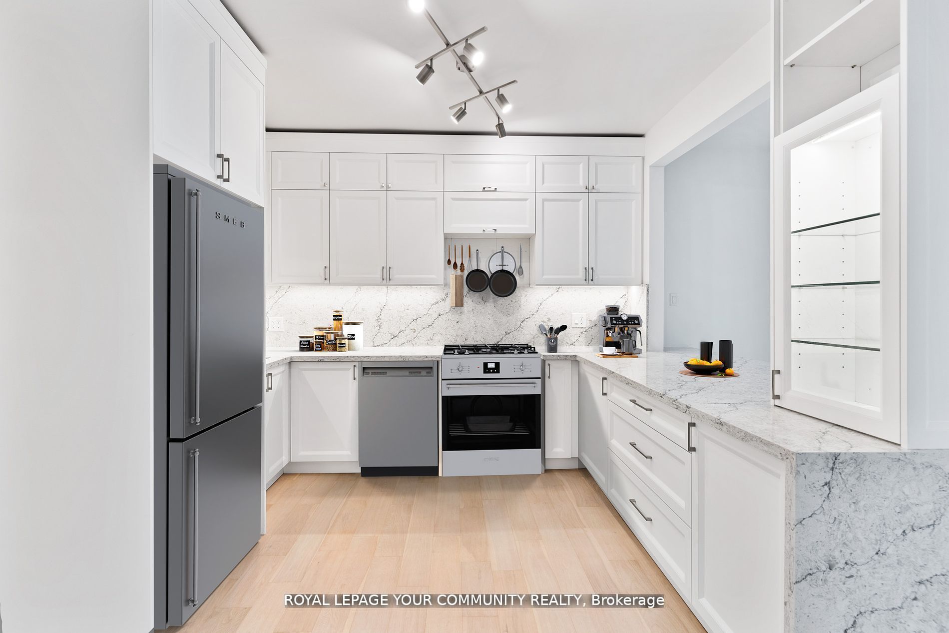 #2402 - 10 Queens Quay Property Photo 6