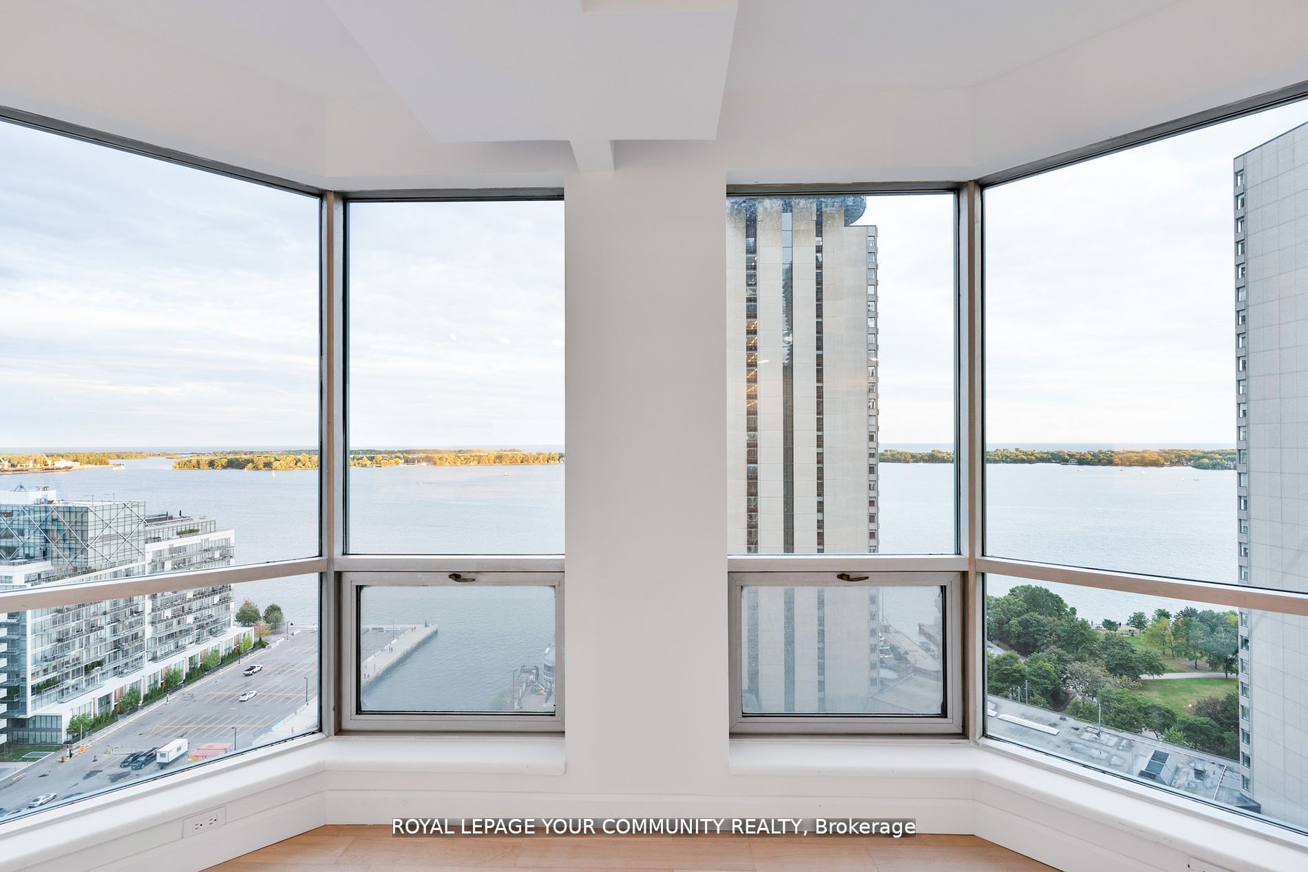 #2402 - 10 Queens Quay Property Photo 10
