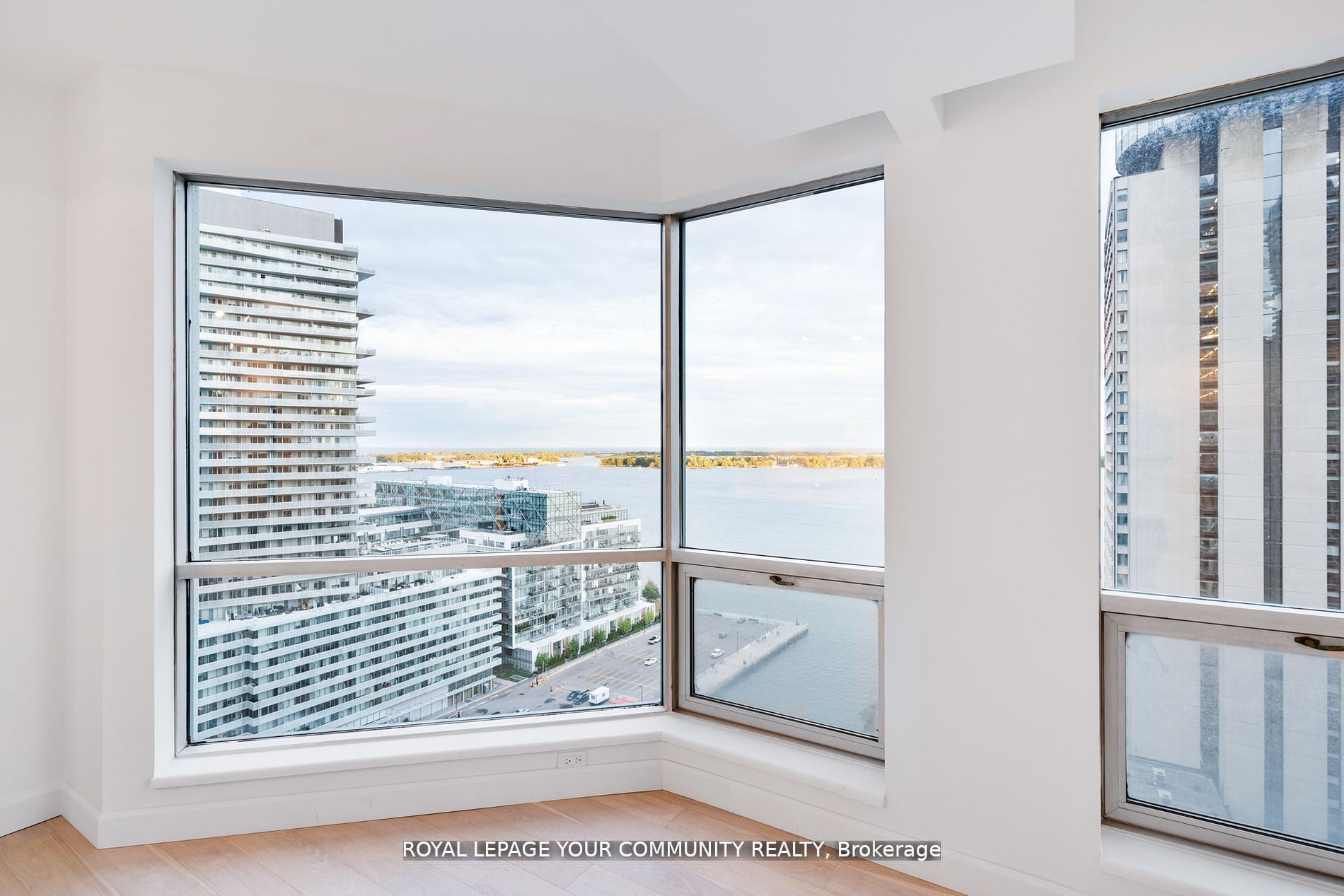 #2402 - 10 Queens Quay Property Photo 11