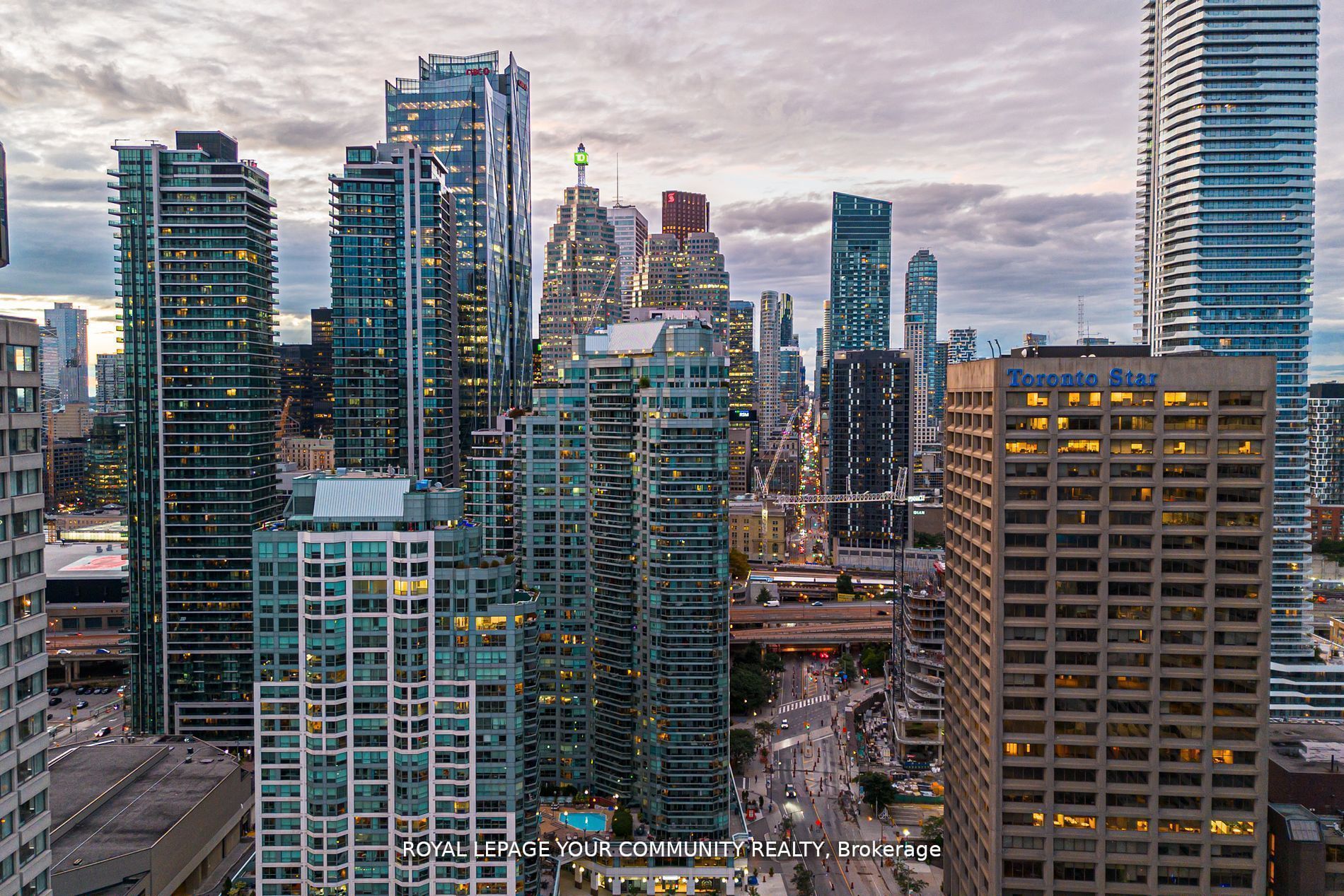 #2402 - 10 Queens Quay Property Photo 23