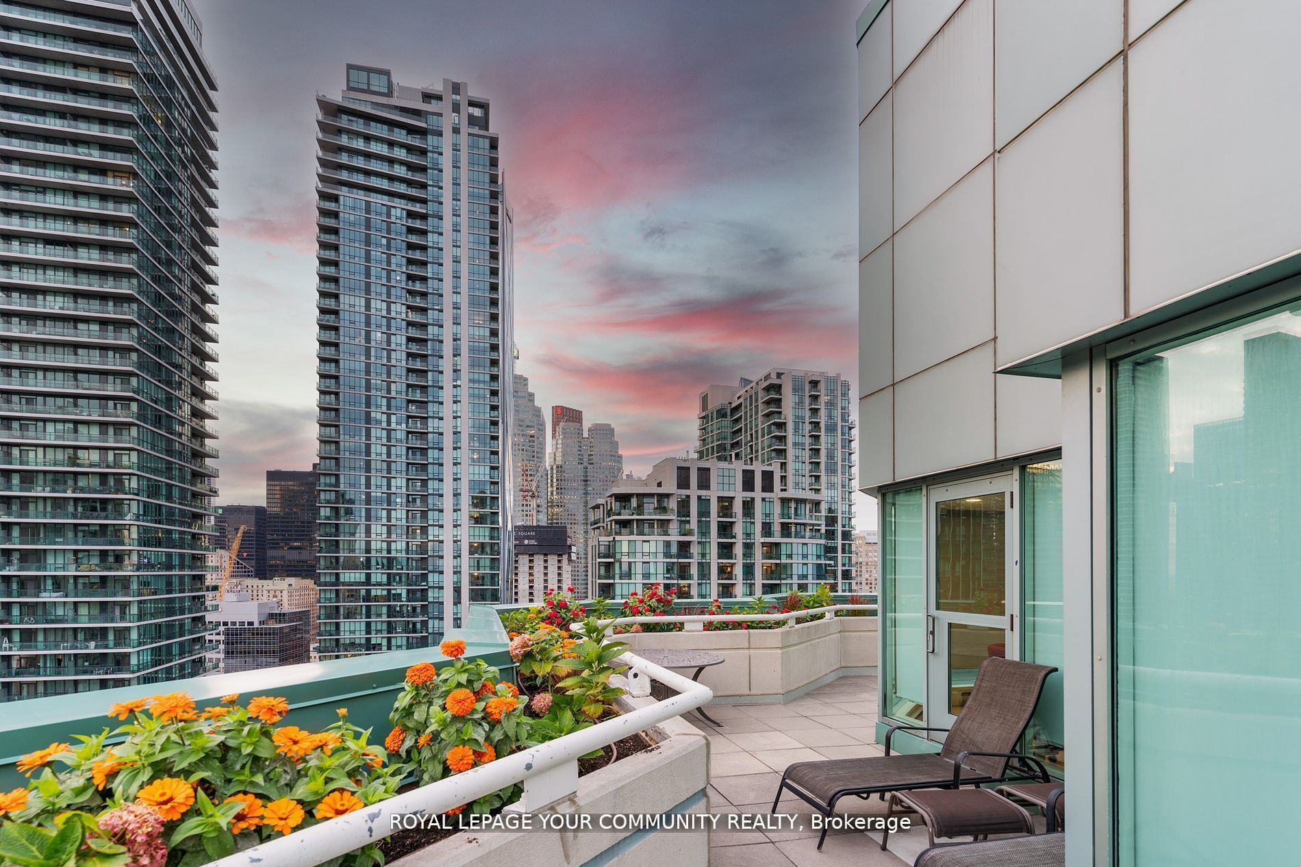 #2402 - 10 Queens Quay Property Photo 27