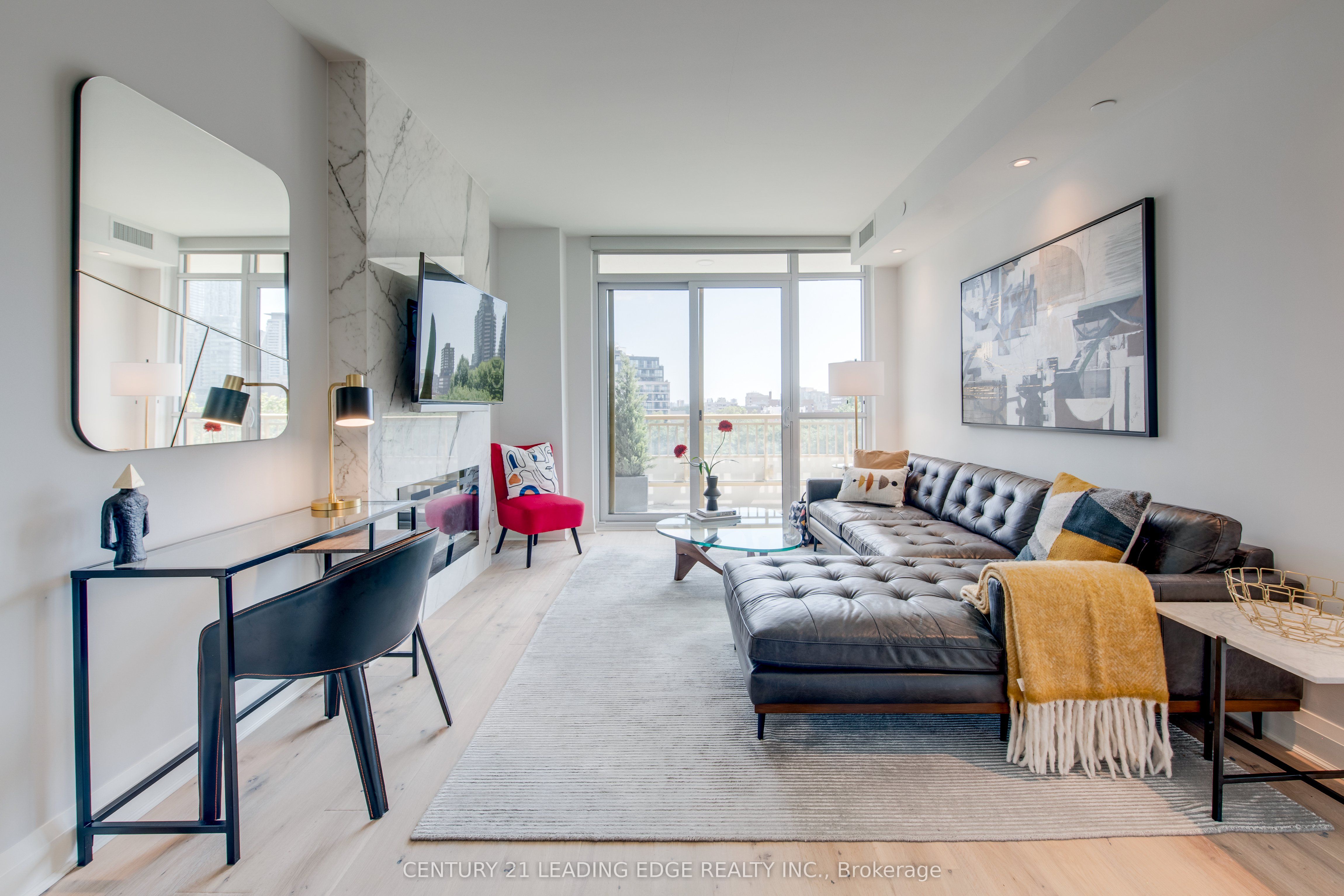 #706 - 151 Avenue Road Property Photo 1