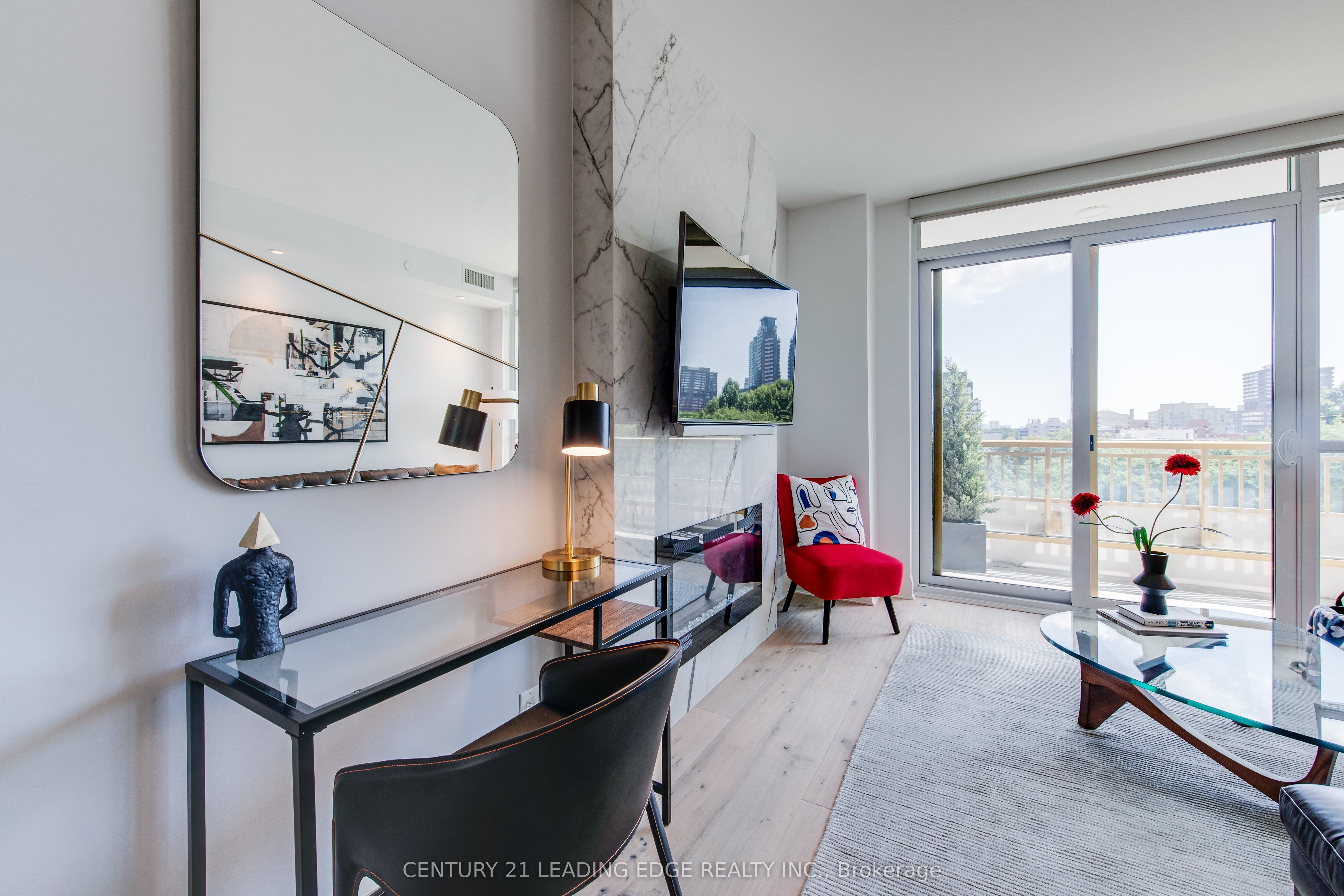 #706 - 151 Avenue Road Property Photo 4