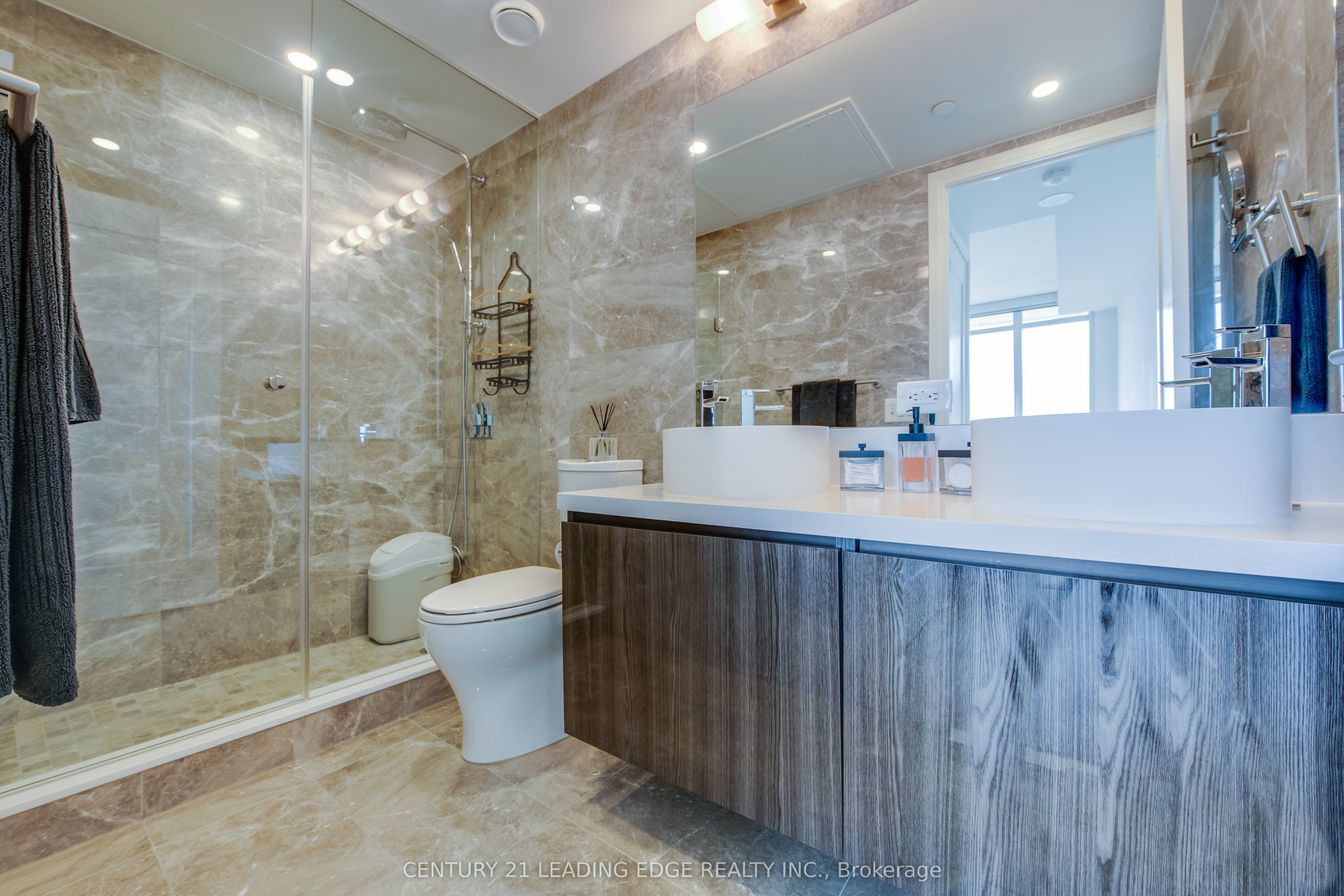 #706 - 151 Avenue Road Property Photo 16