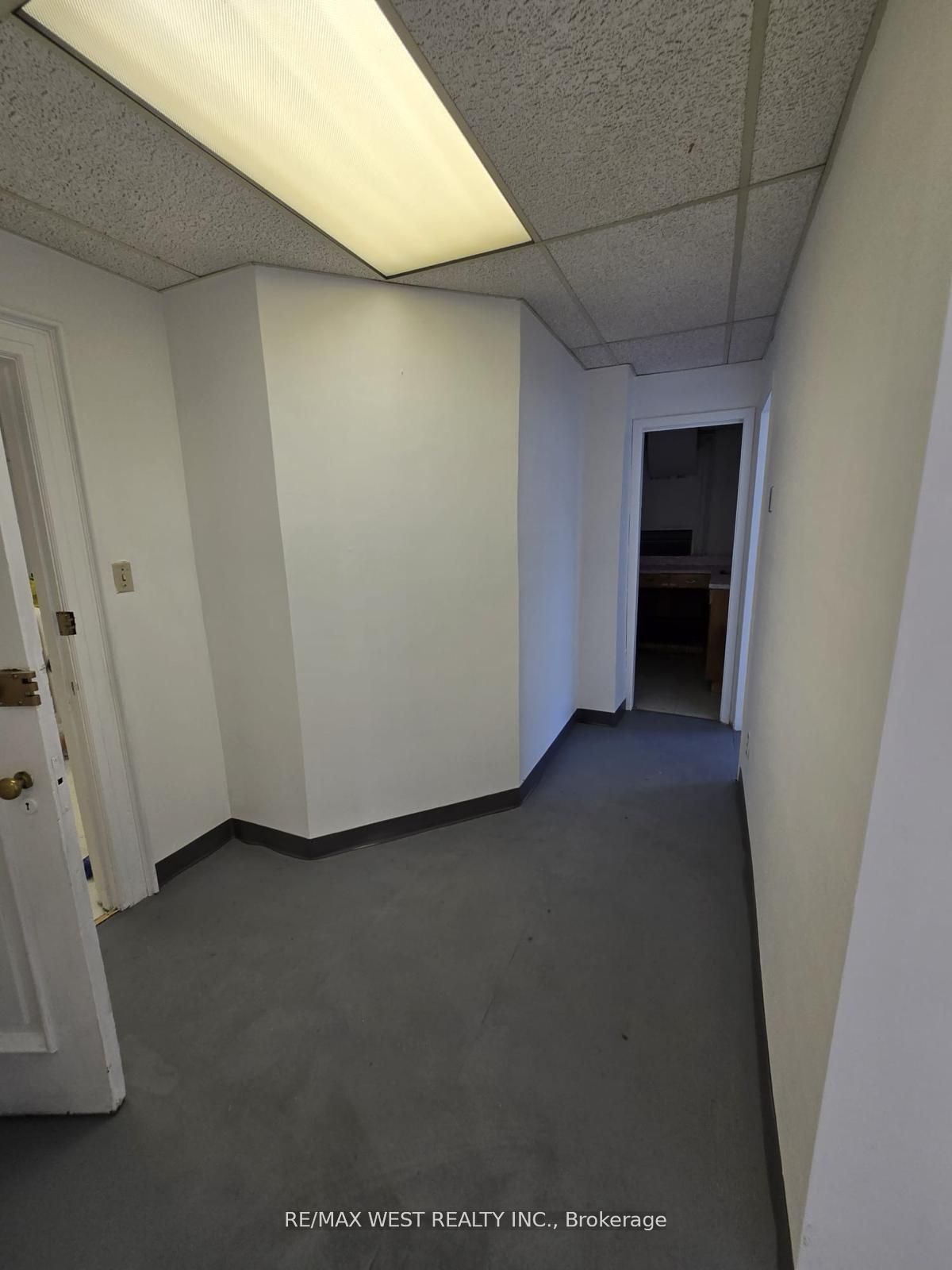 #2a - 949 St Clair Avenue Property Photo 3