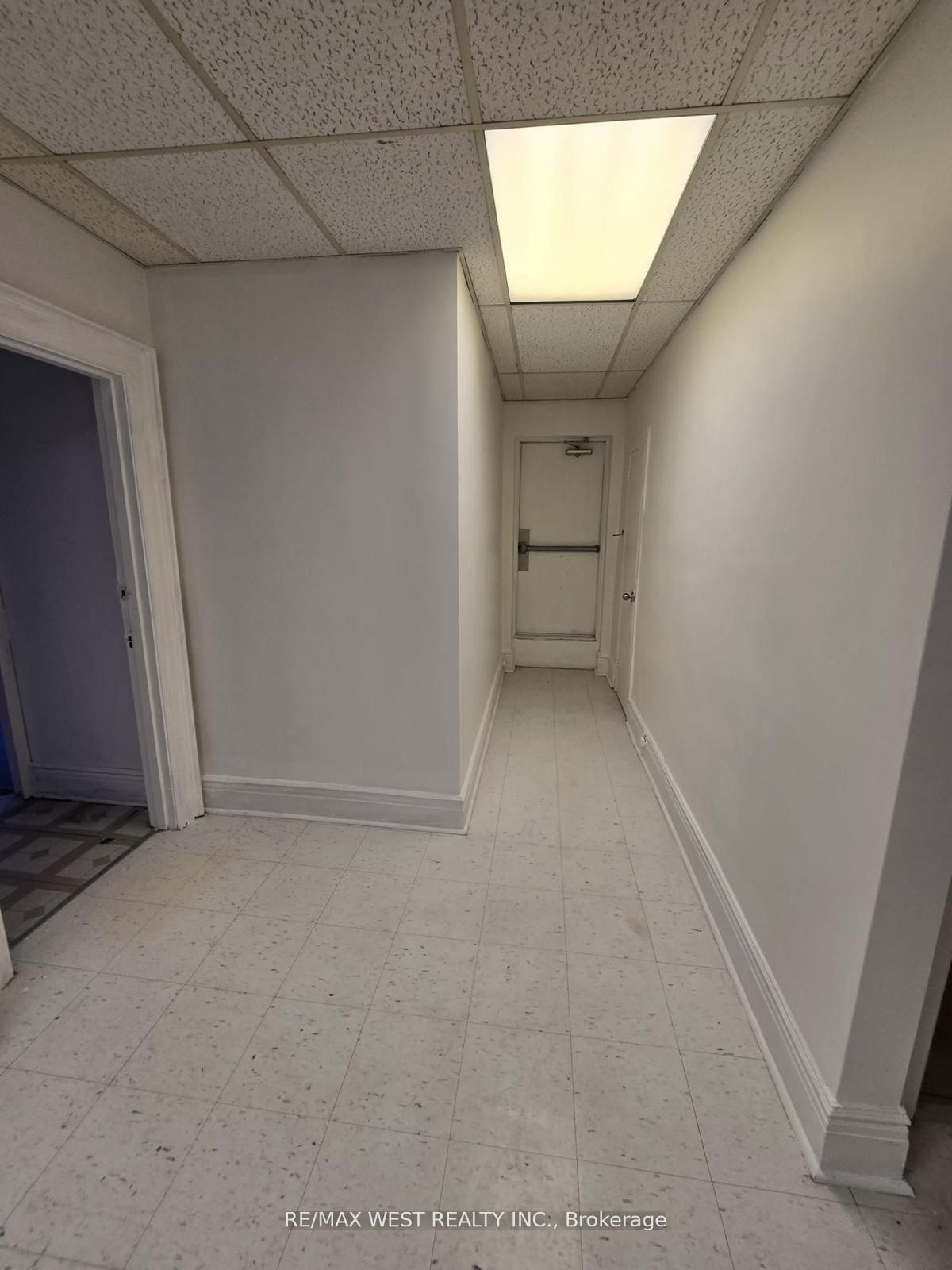 #2a - 949 St Clair Avenue Property Photo 4
