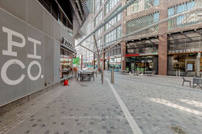 370 Queens Quay Street Property Photo 2