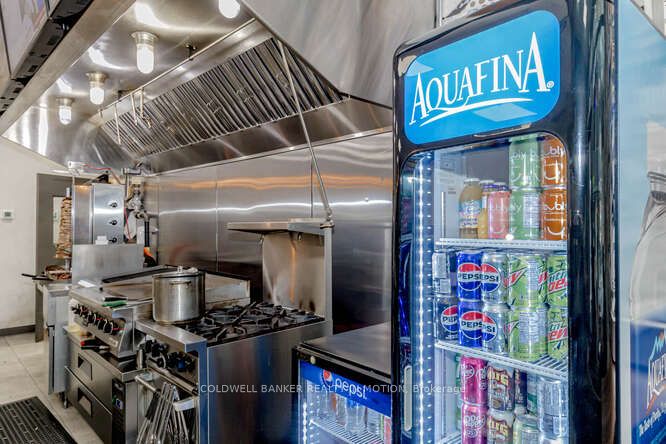 370 Queens Quay Street Property Photo 22