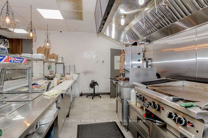370 Queens Quay Street Property Photo 24